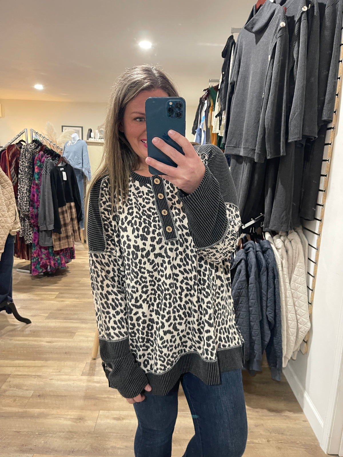 BEIGE/CHARCOAL LEOPARD OVERSIZED RAISED RIBBED HENLEY KNIT TOP