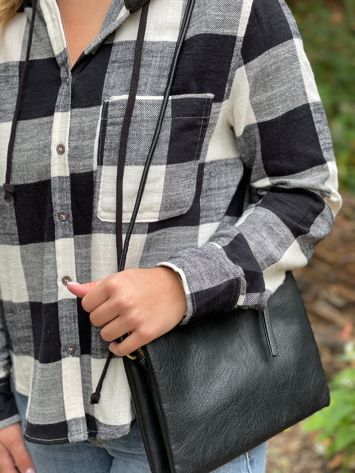 BLACK LIGHTWEIGHT PLAID HOODED SHIRT