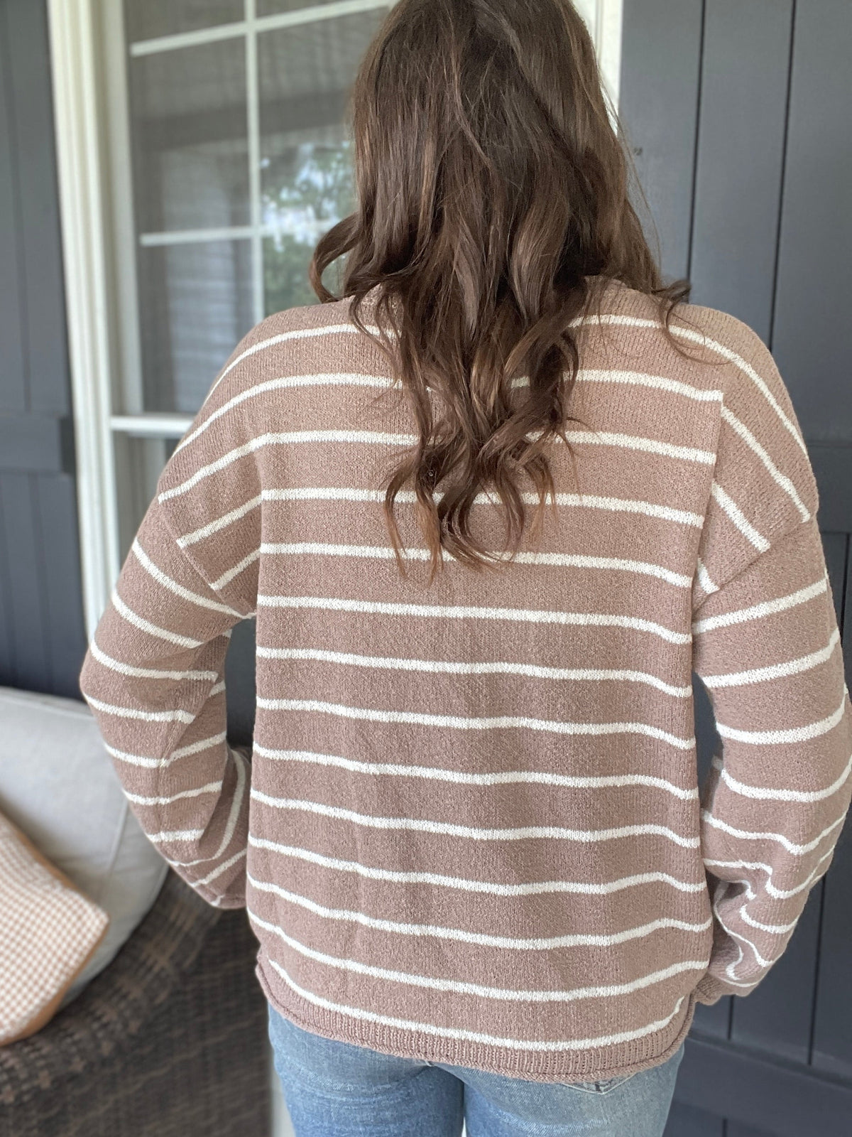 MOCHA STRIPED LIGHT WEIGHT KNIT SWEATER