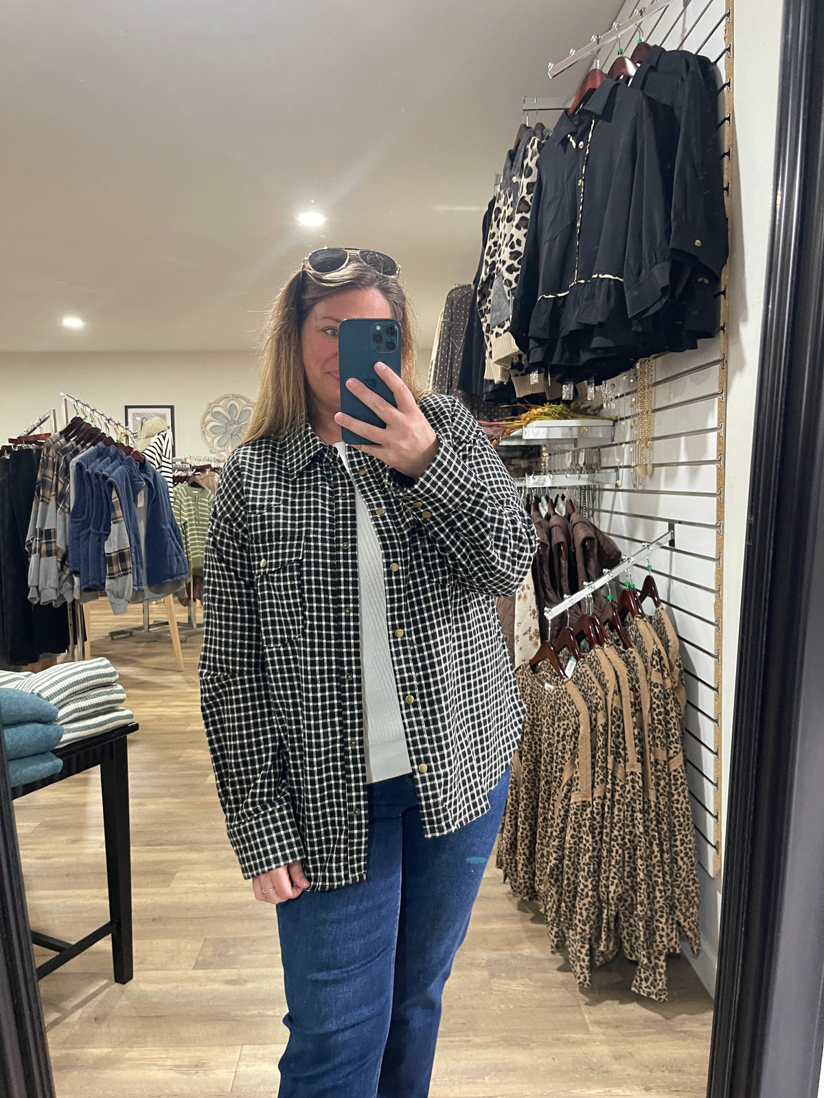 BLACK AND WHITE CHECK SNAP BUTTON FLANNEL