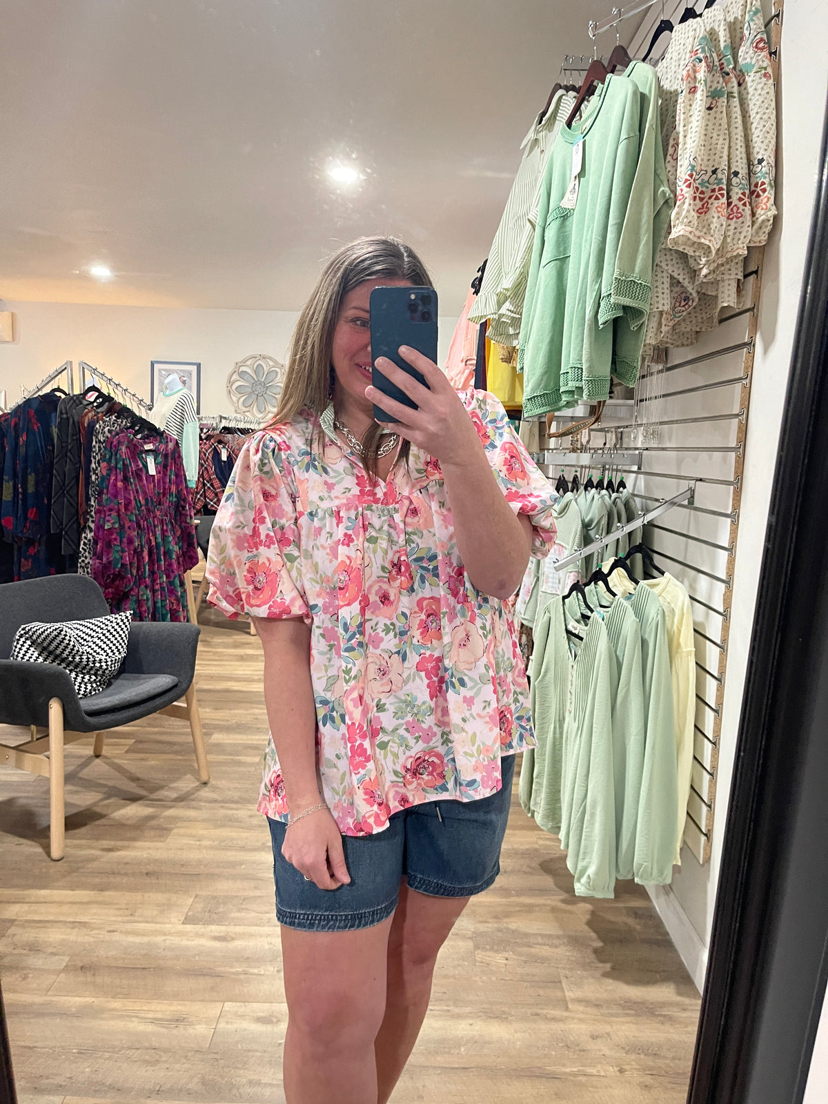 BLUSH FLORAL V NECK BUBBLE PUFF SHORT SLEEVE WOVEN TOP W/ STRIPED FRILL NECKLINE