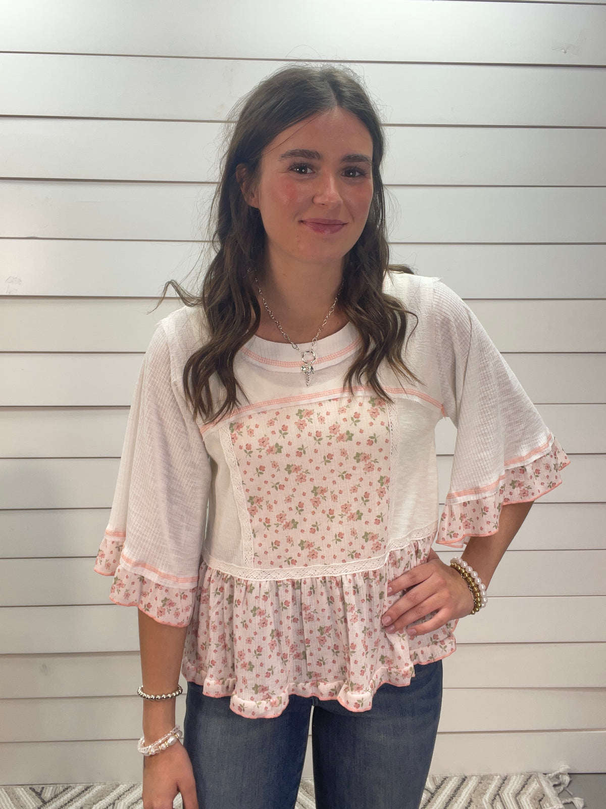 POL OFF WHITE/PINK FLORAL LACE TRIM TOP