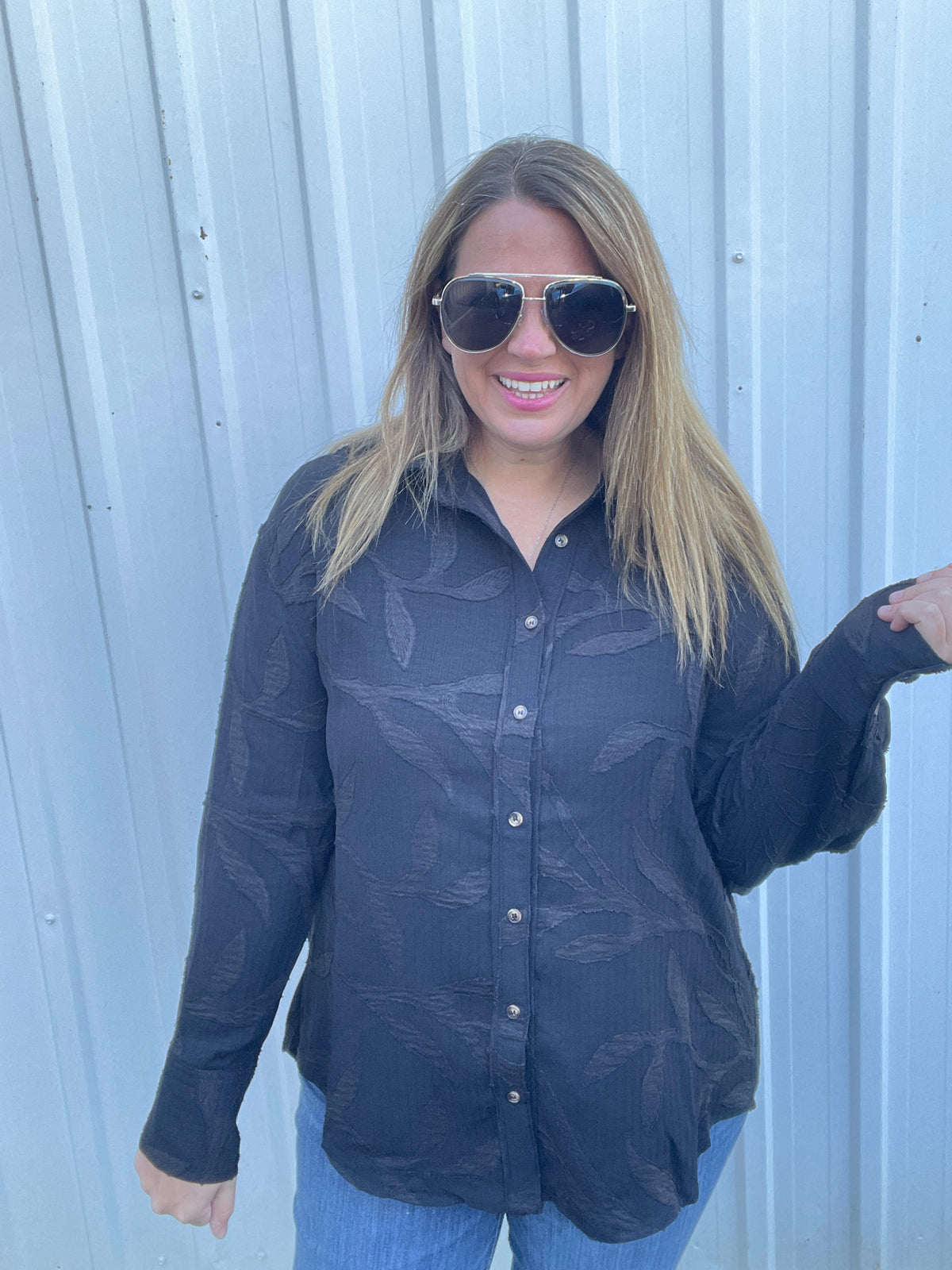 BLACK TEXTURED BUTTON DOWN TOP
