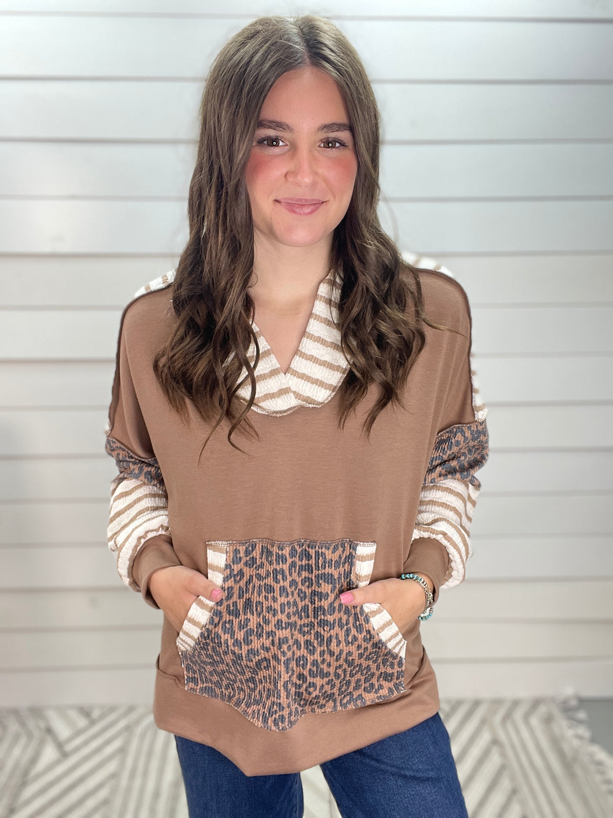 Brown light weight hoodie w/ textured fabric contrast