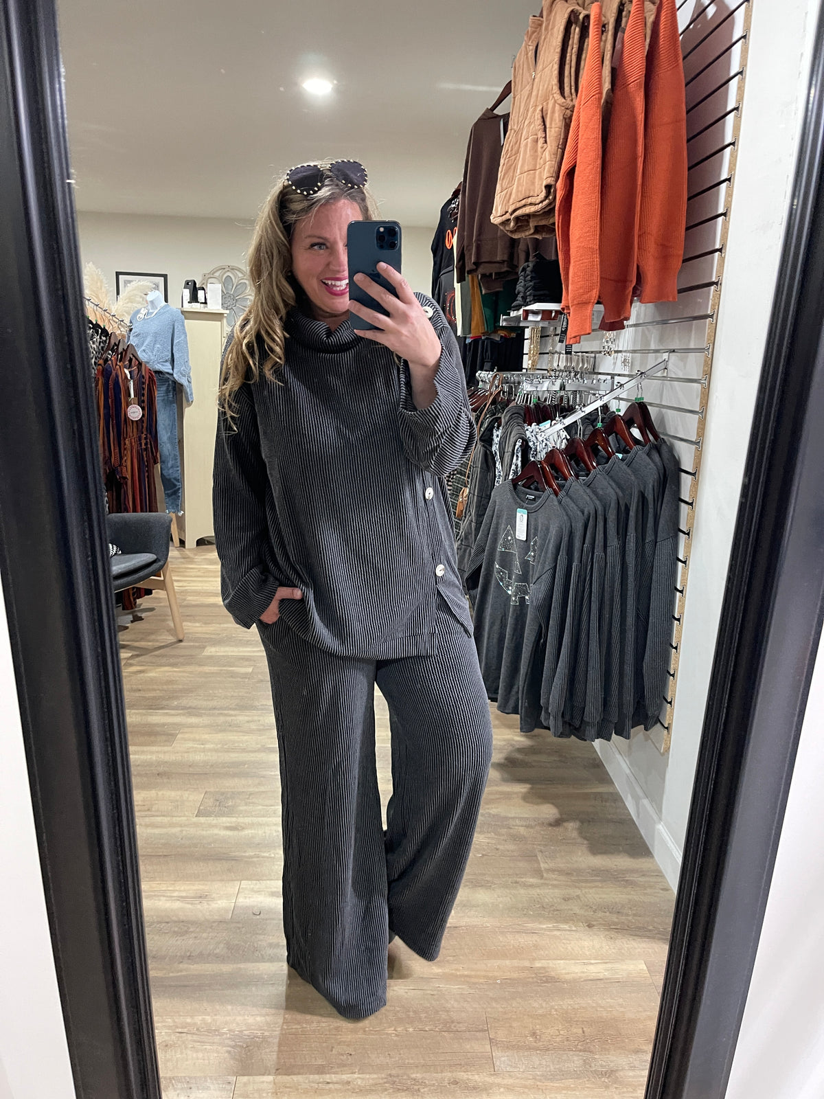 DEAR SCARLETT LAVISH RAISED RIBBED BUTTON TRIM SET - BLACK