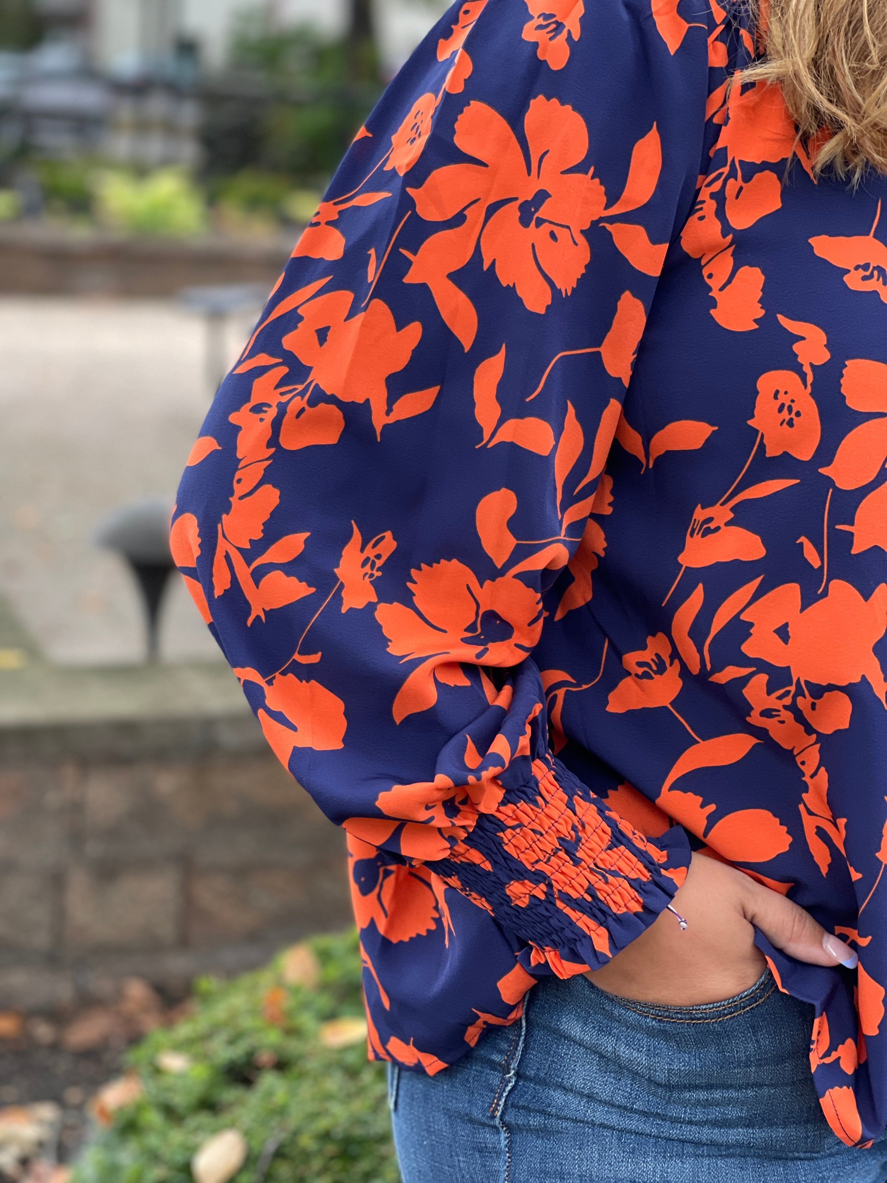 MIDNIGH/NEON ORANGE FLORAL PEASANT TIE BLOUSE