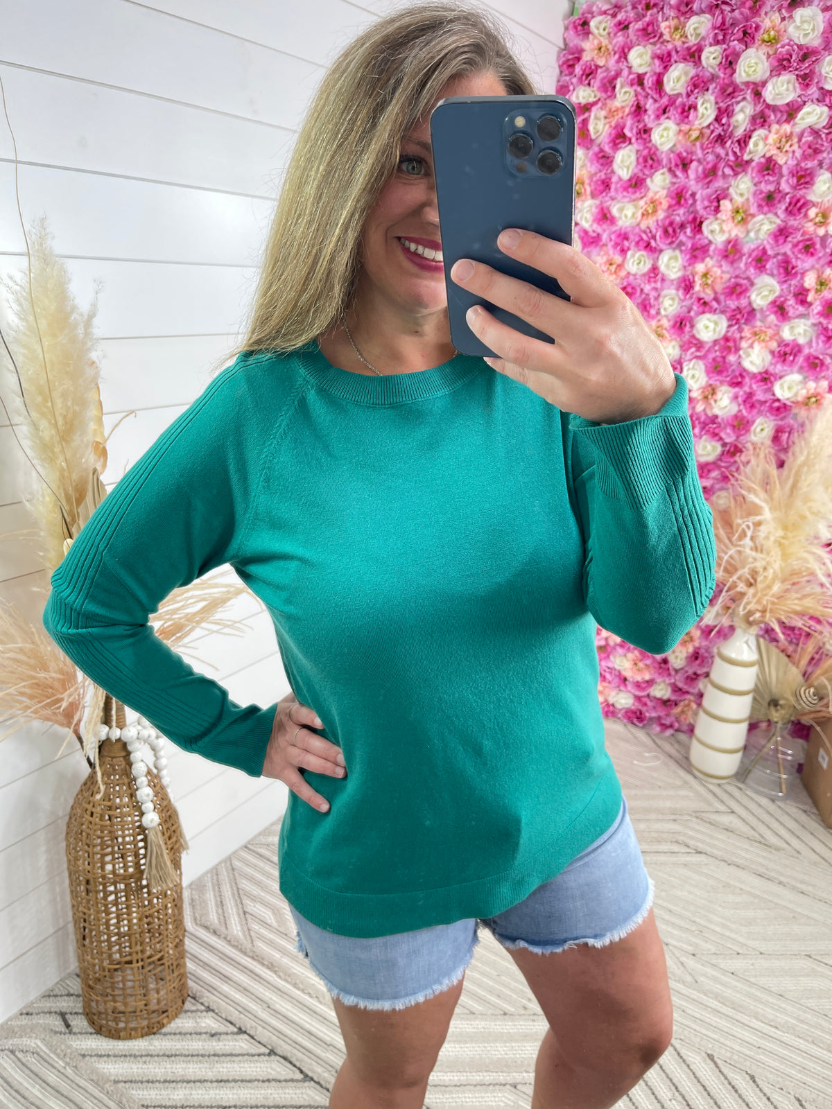 KELLY GREEN CREW NECK RAGLAN RIBBED SLEEVE LIGHT WEIGHT SWEATER