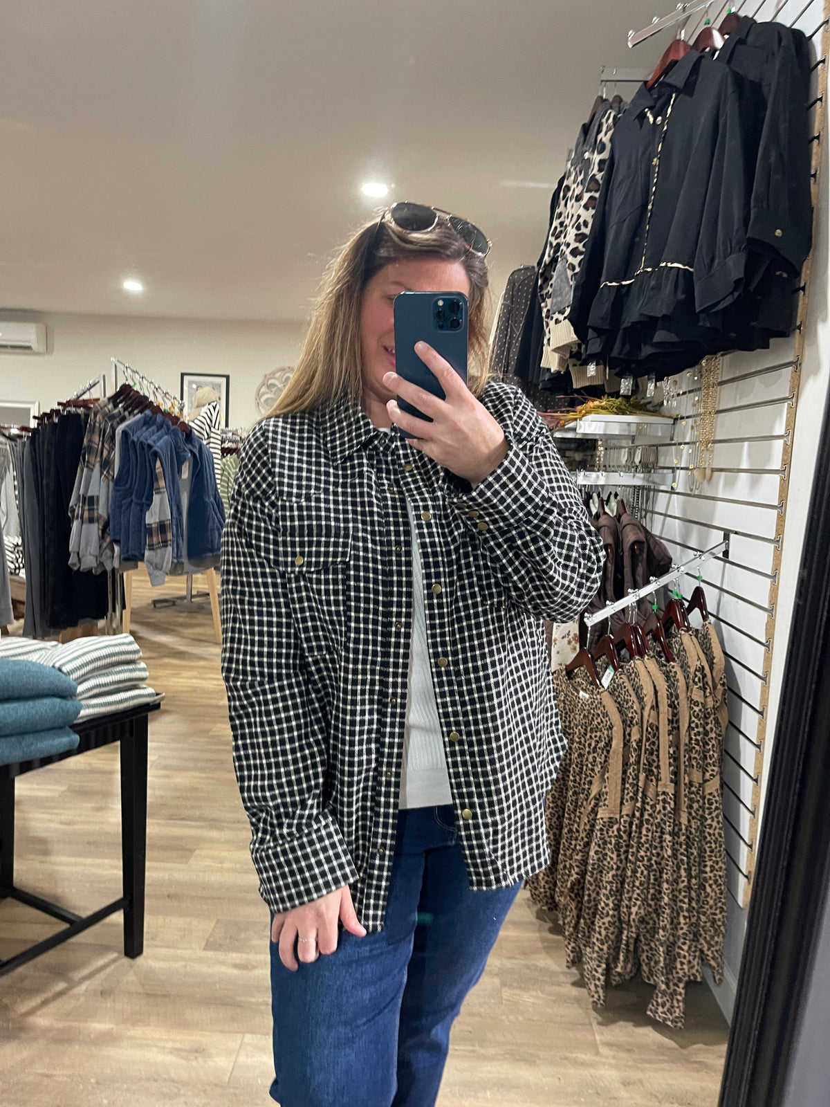 BLACK AND WHITE CHECK SNAP BUTTON FLANNEL