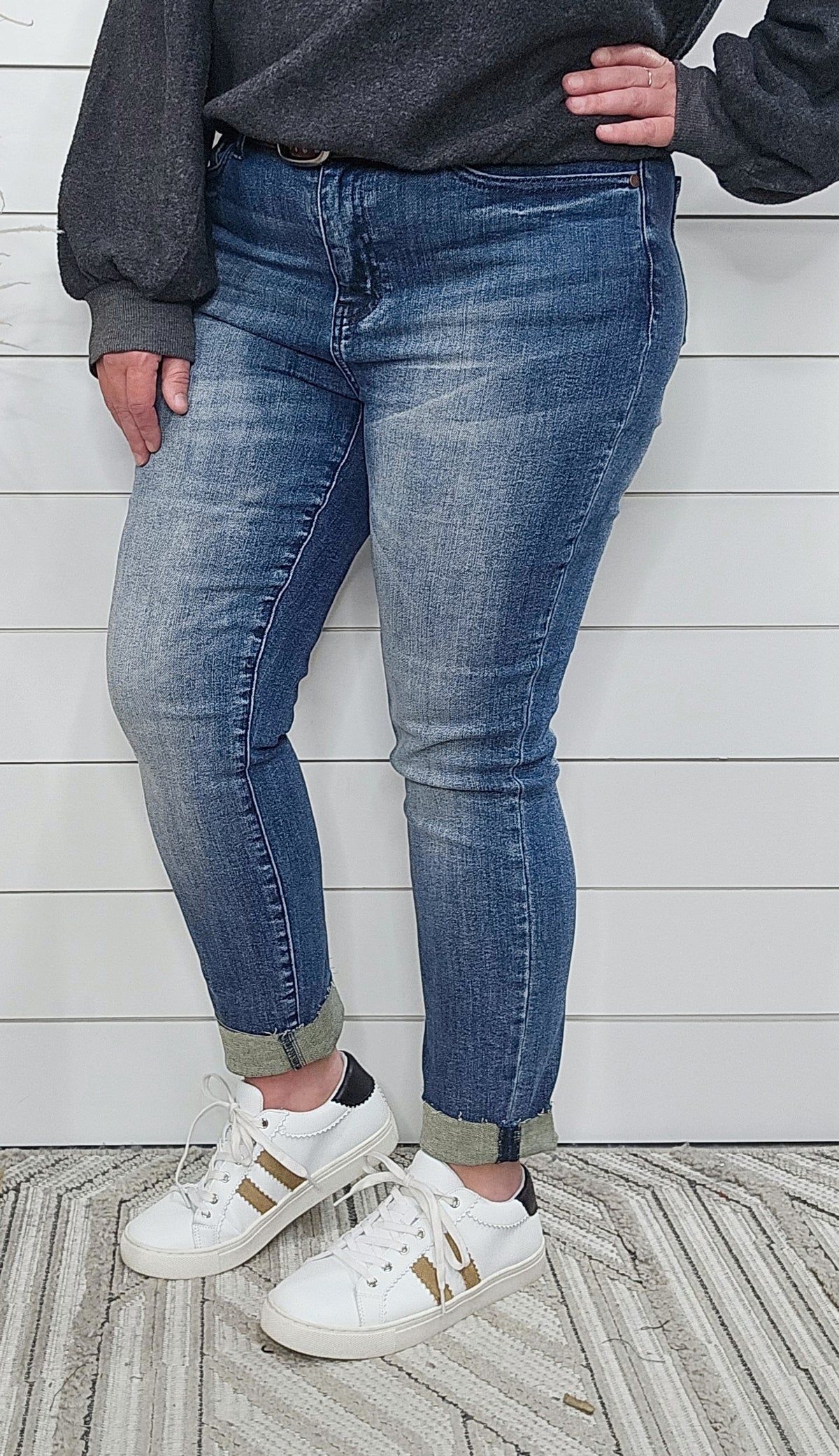 JUDY BLUE HIGH RISE RAW HEM RELAXED FIT JEANS