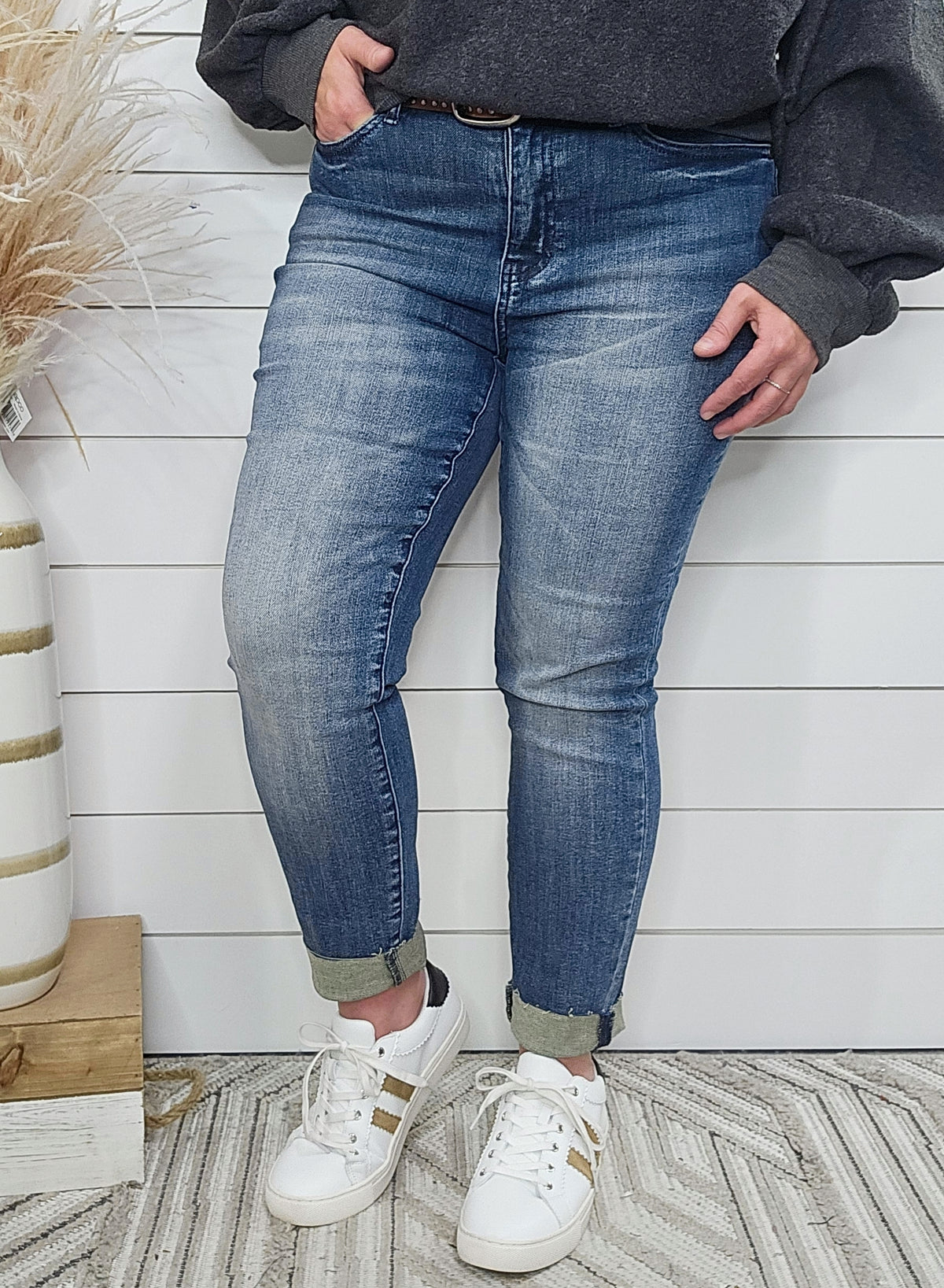 JUDY BLUE HIGH RISE RAW HEM RELAXED FIT JEANS