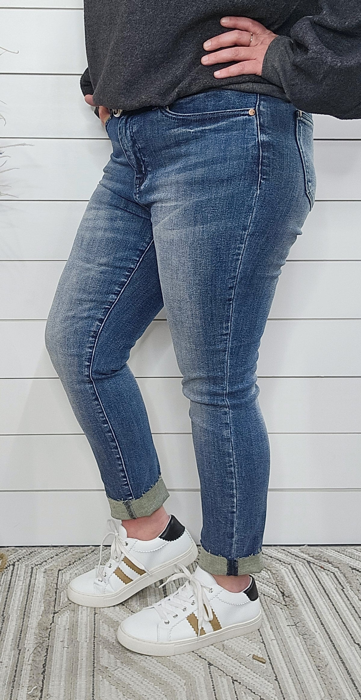 JUDY BLUE HIGH RISE RAW HEM RELAXED FIT JEANS