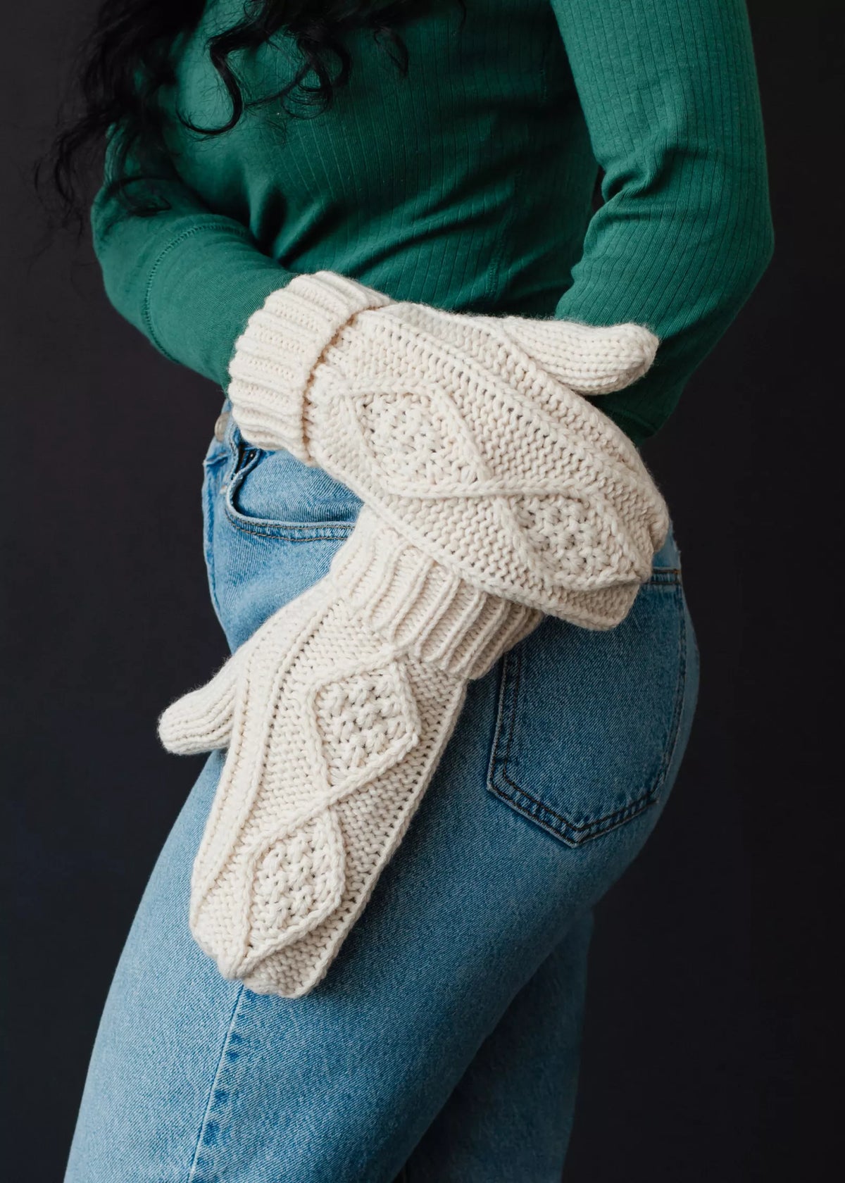 BEIGE CABLE KNIT MITTENS