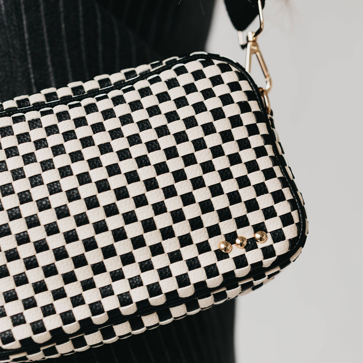 Pretty Simple - Woven Willow Camera Crossbody Bag: Checkered Black