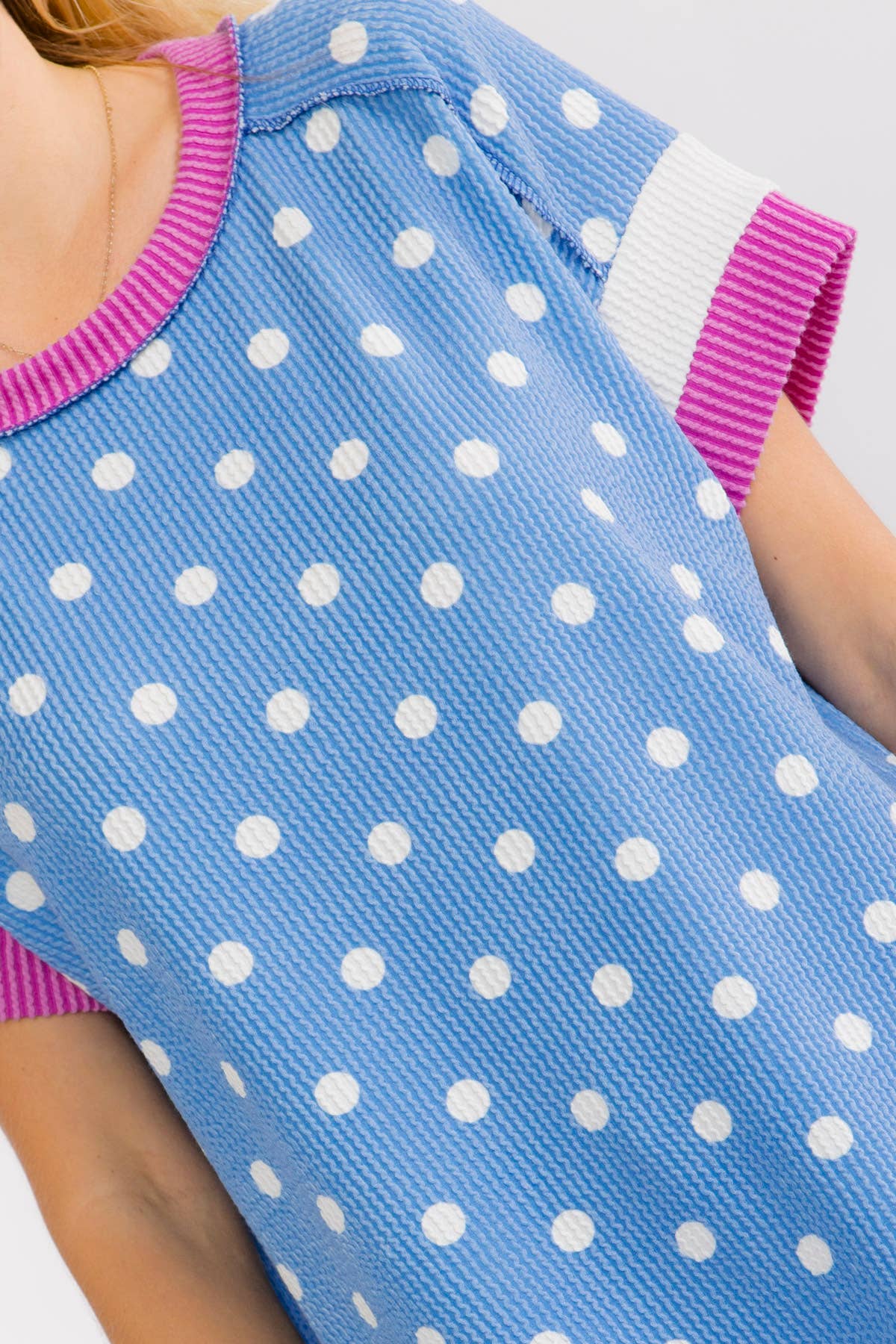 BLUE POLKA DOT RAISED RIBBED KNIT TOP W/ CONTRAST SLEEVE