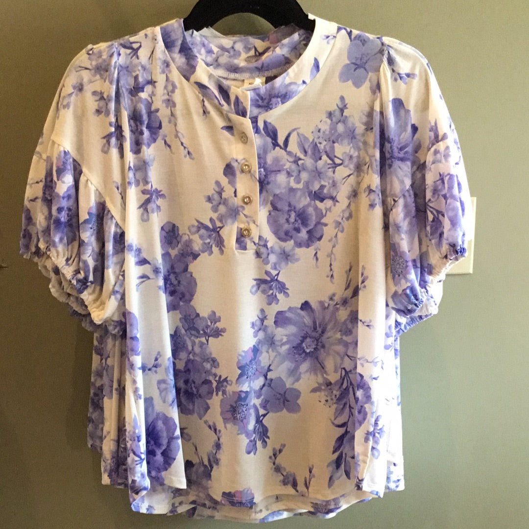 IVORY/LAVENDER FLORAL BUTTON SHORT SLEEVE TOP