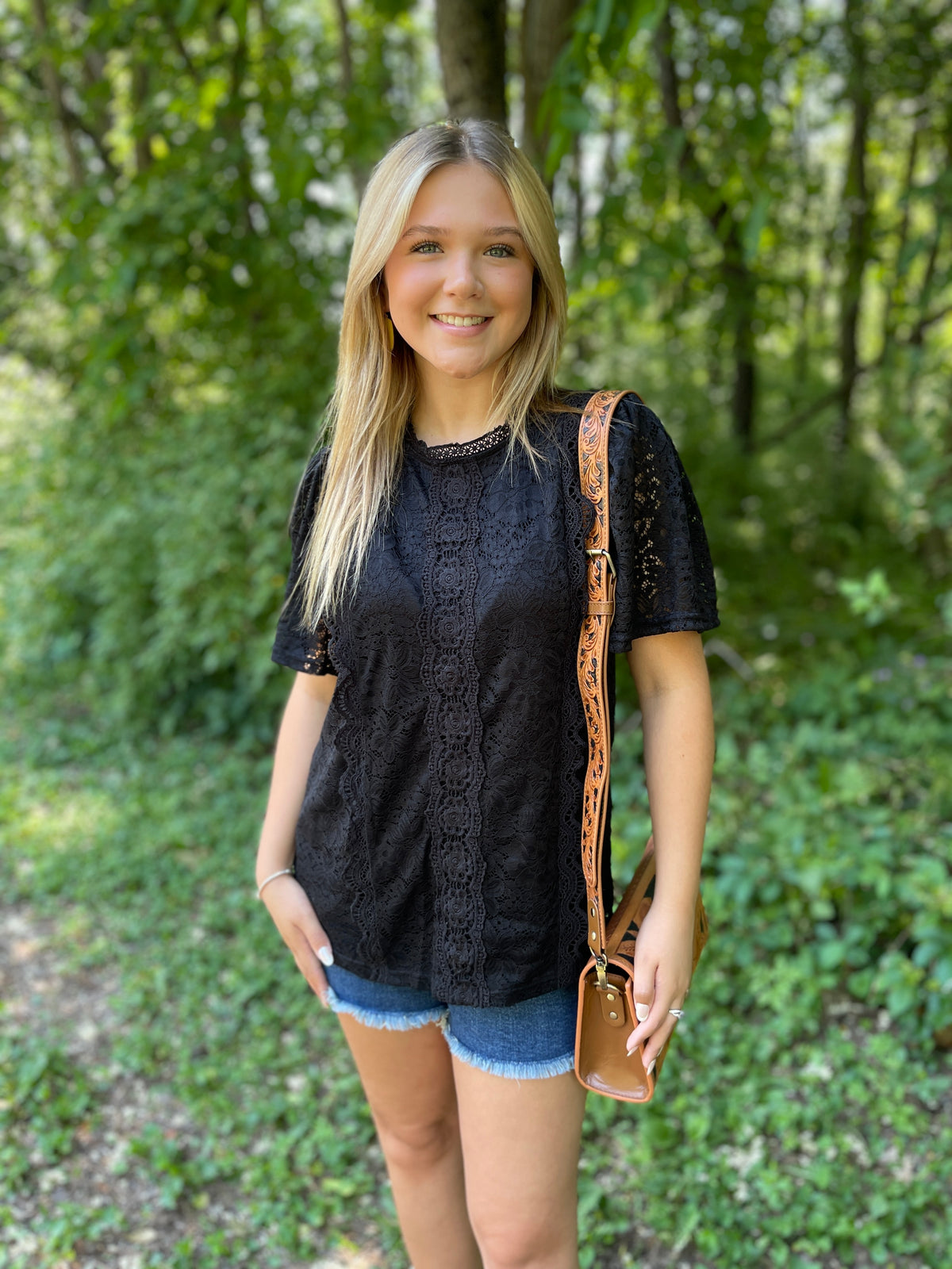 BLACK ALL OVER LACE SHORT SLEEVE TOP