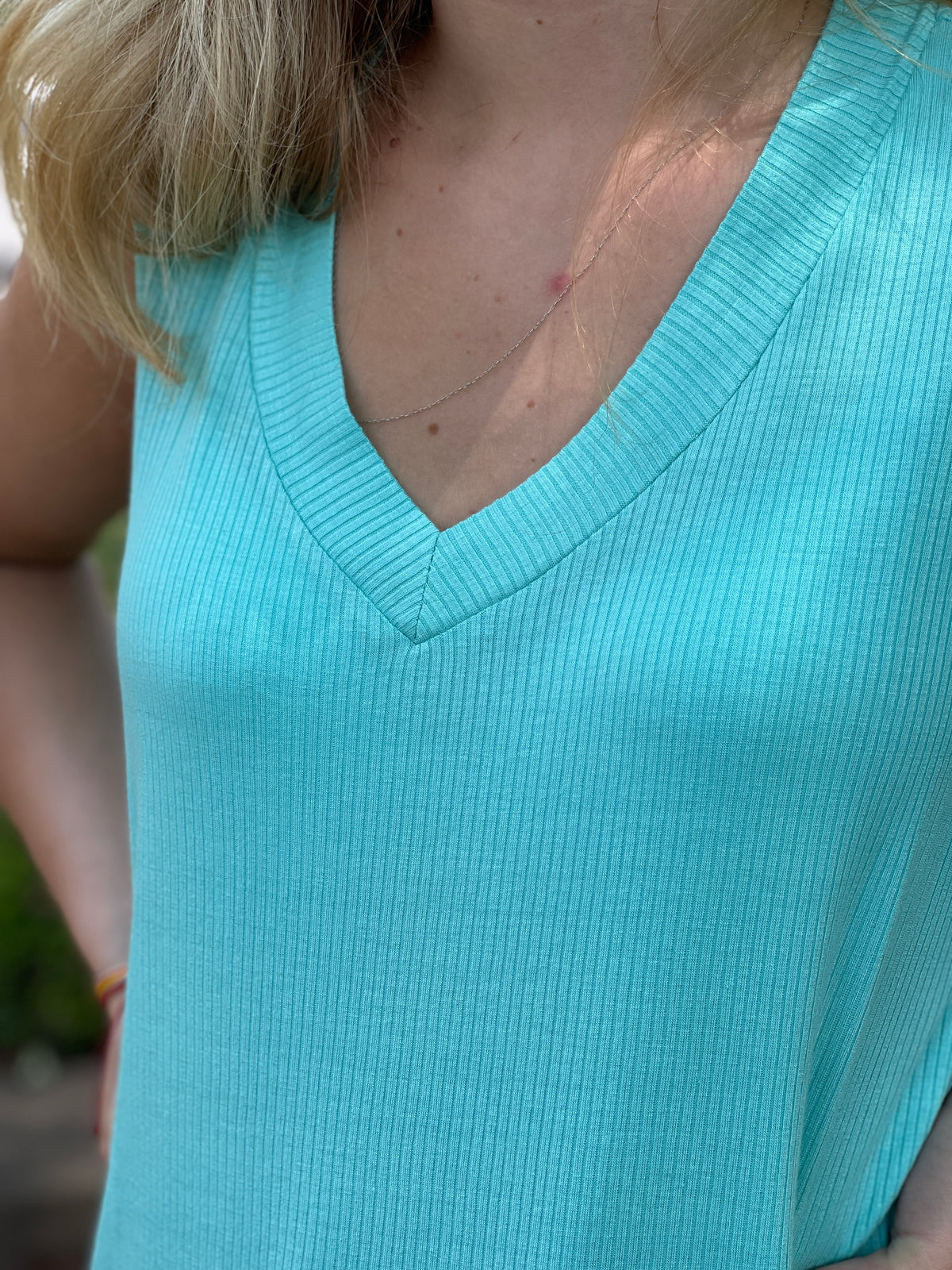 MINT V NECK RIBBED KNIT TANK