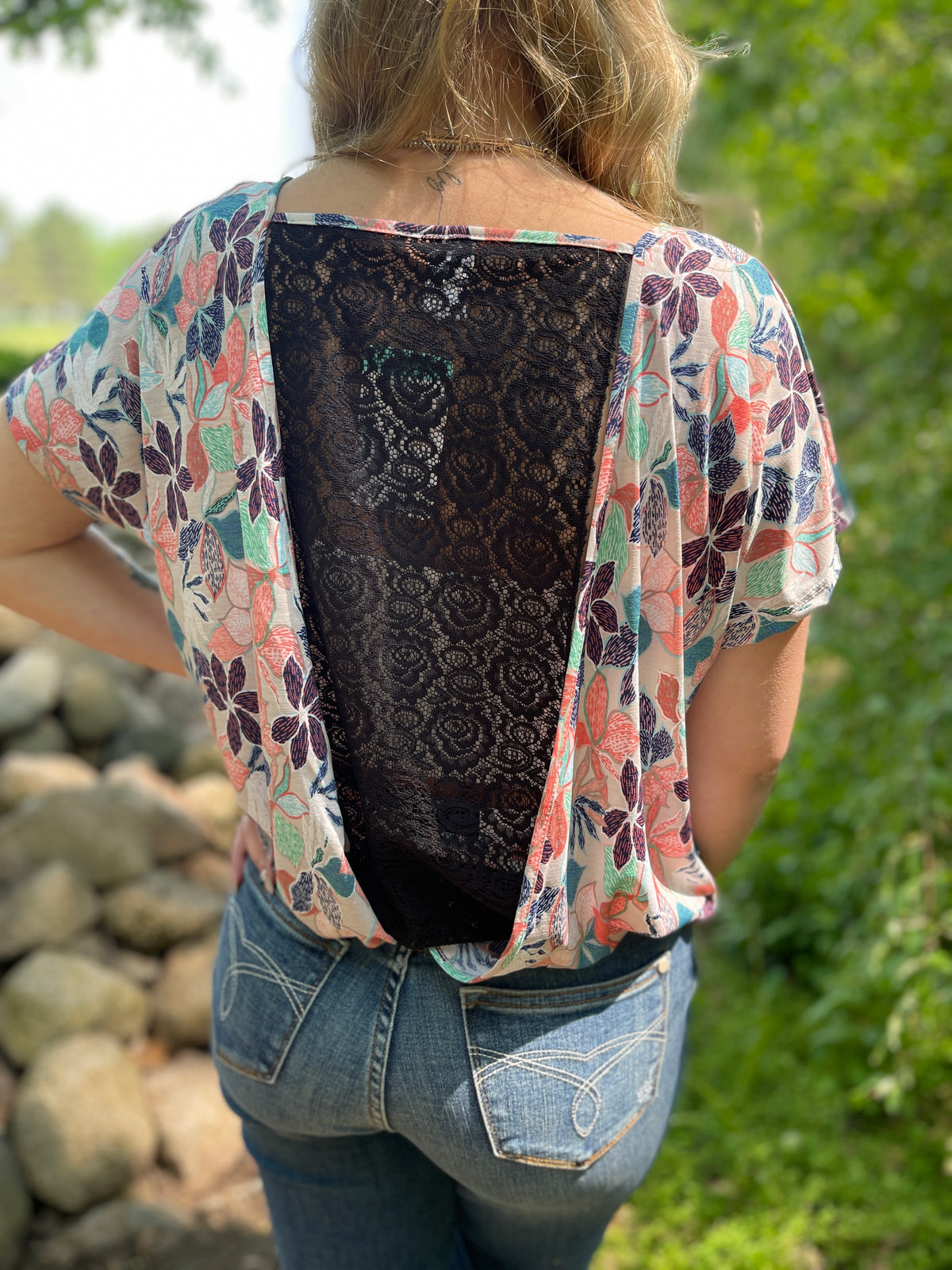 TAUPE/PEACH FLORAL TOP W/ LACE BACK INSERT