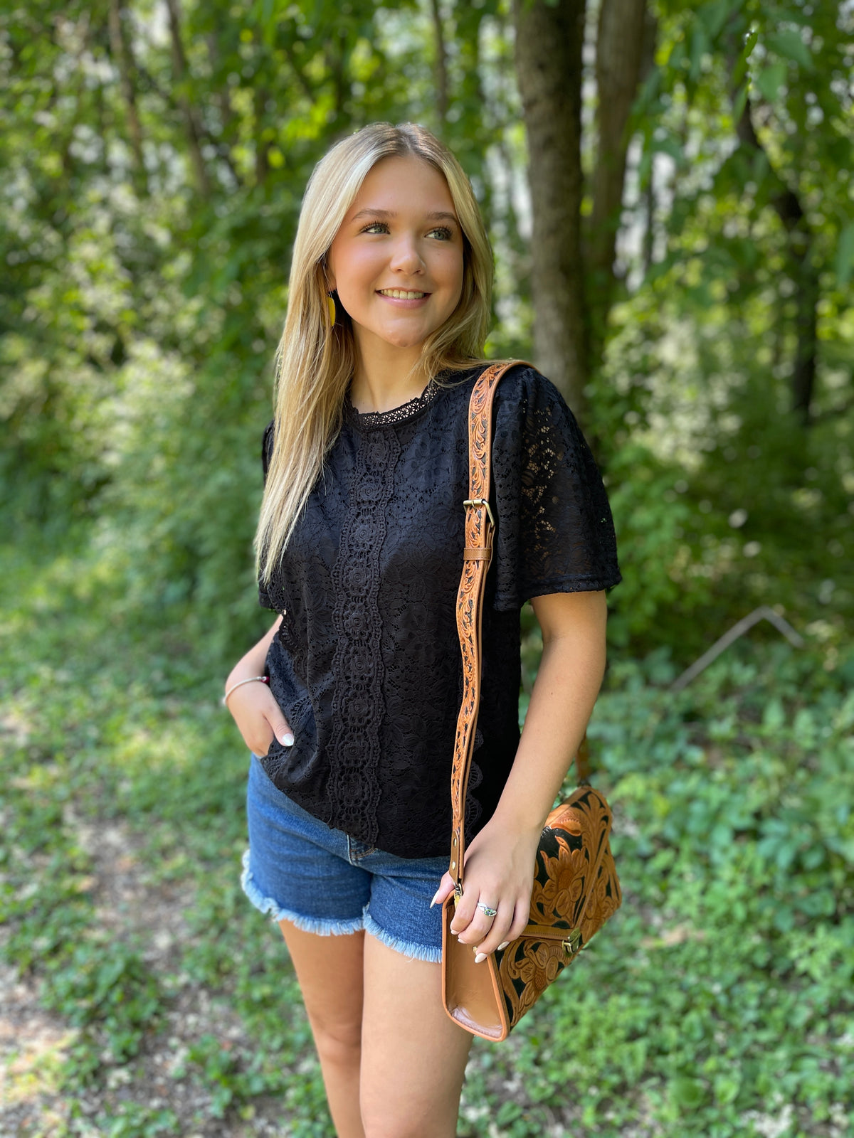 BLACK ALL OVER LACE SHORT SLEEVE TOP