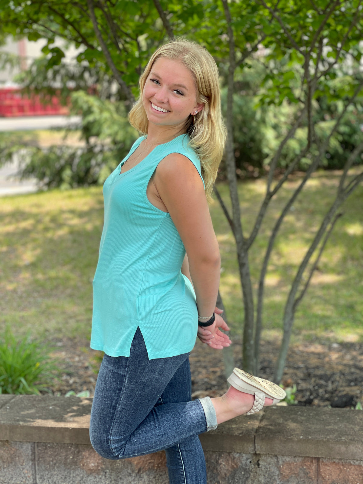 MINT V NECK RIBBED KNIT TANK