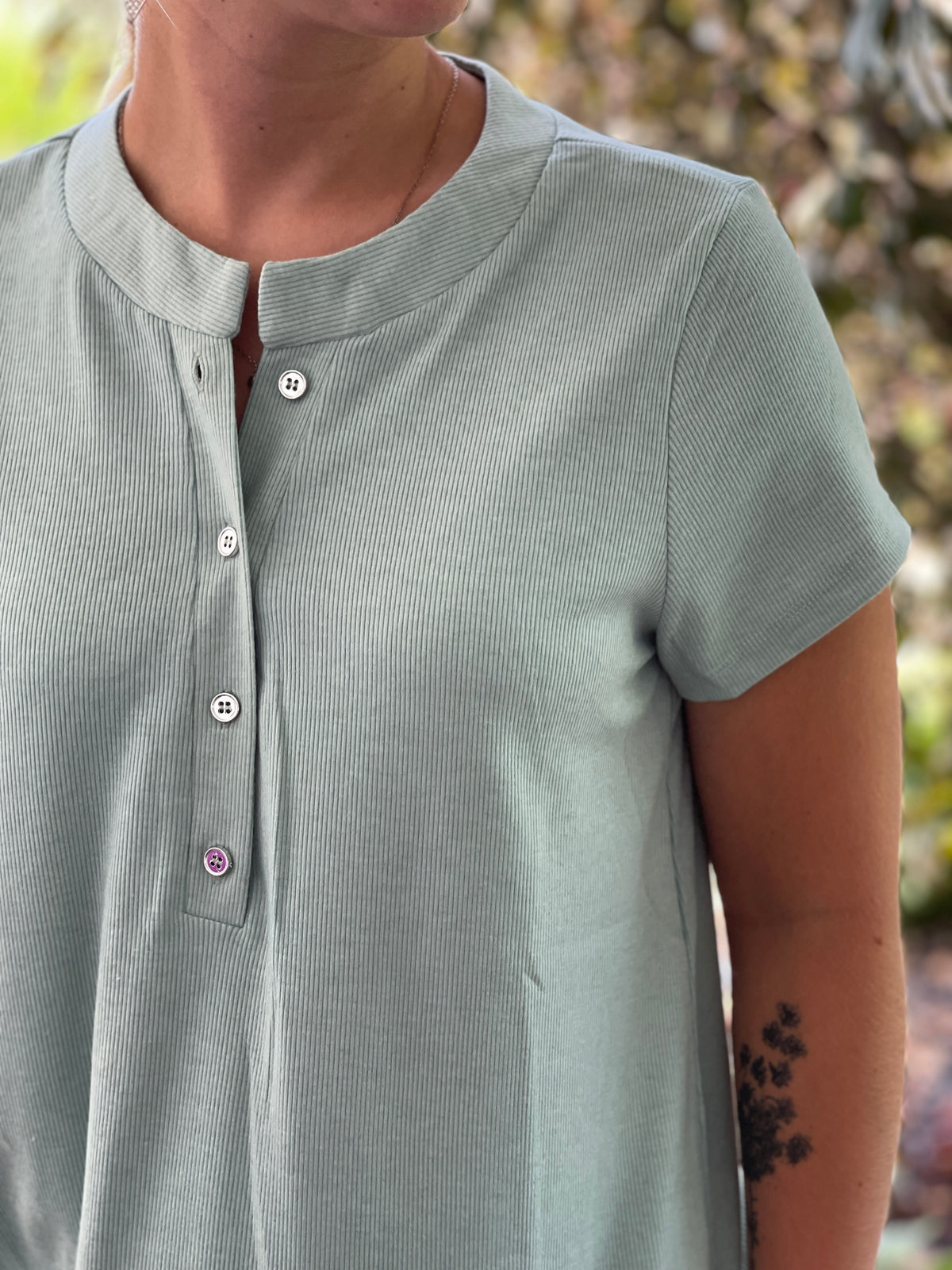 SAGE SHORT SLEEVE RIBBED TOP