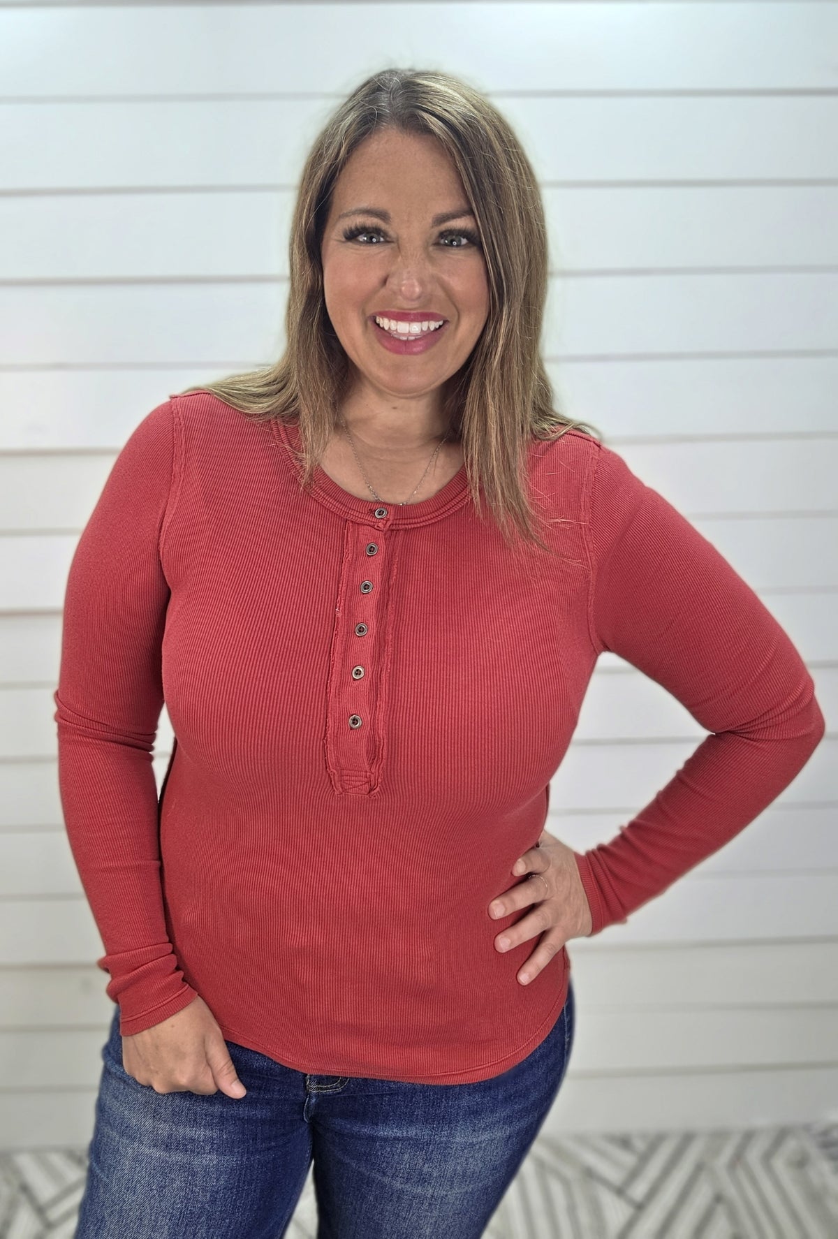 BURGUNDY FITTED HENLEY RIBBED KNIT TOP