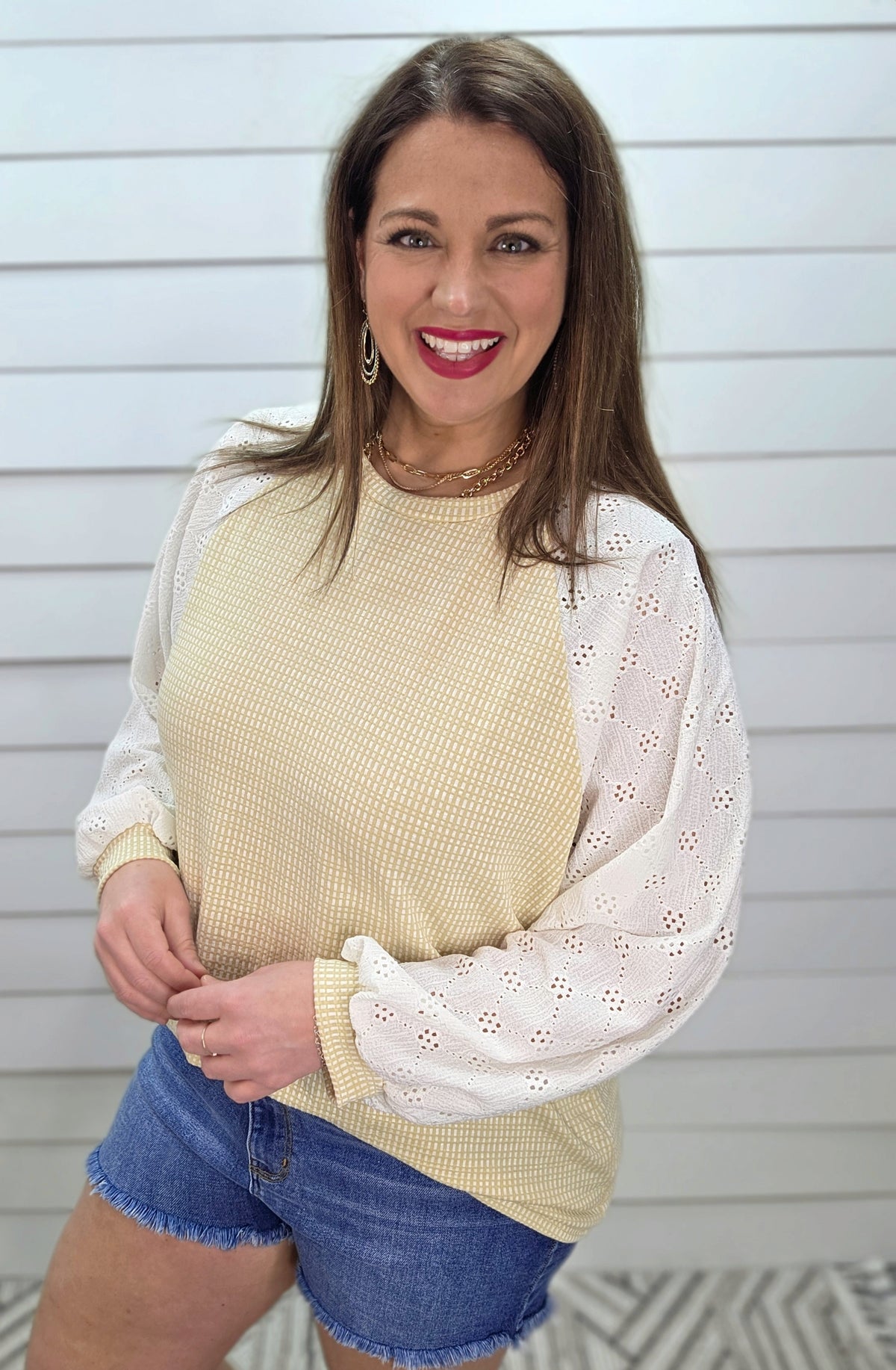 TAUPE PRINTED KNIT TOP W/ CROCHET LACE SLEEVES
