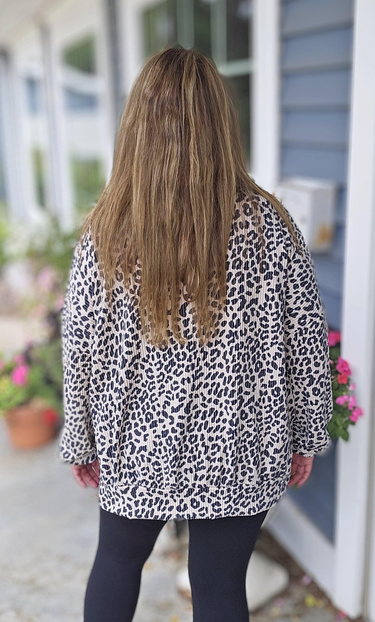 CREAM ANIMAL RAISED RIBBED SLIT BOTTOM LONG SLEEVE TOP