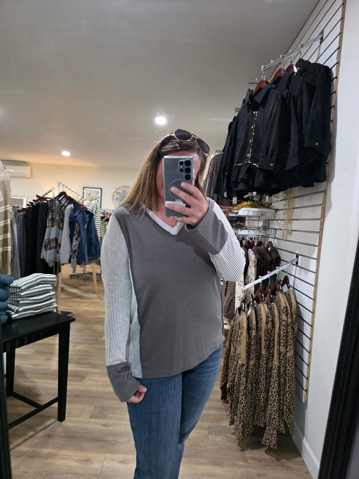 DUSTY CHARCOAL WAFFLE CONTRAST V NECK KNIT TOP