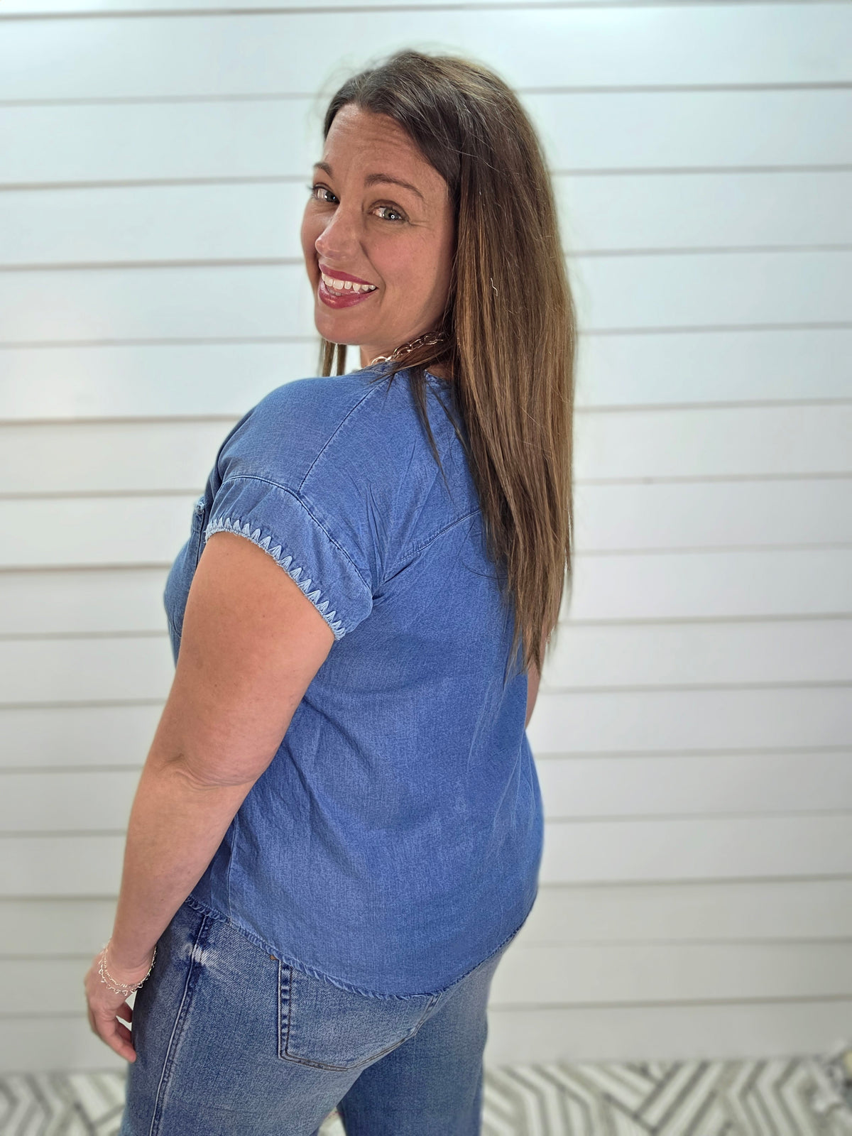 DENIM EDGE STITCH SHORT SLEEVE TOP