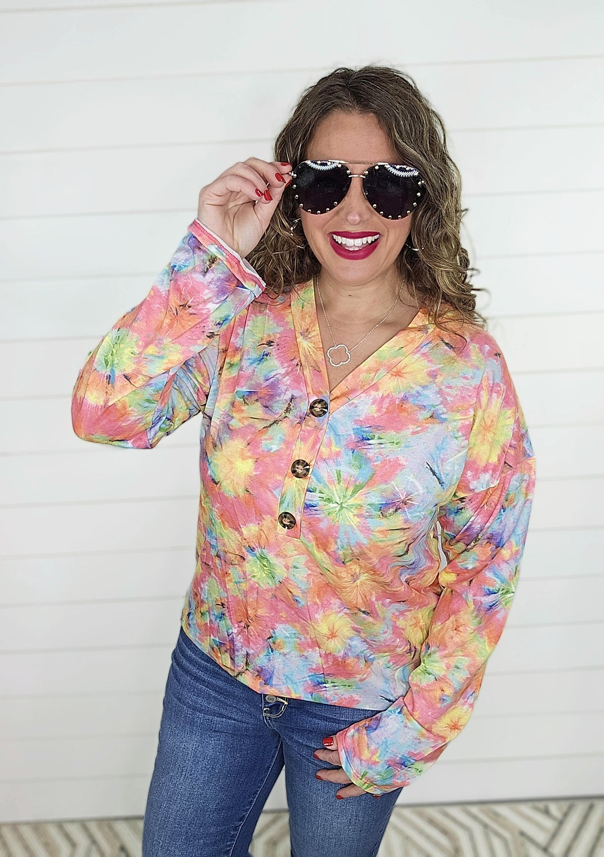 BRIGHT BURST BUTTON V NECK TOP