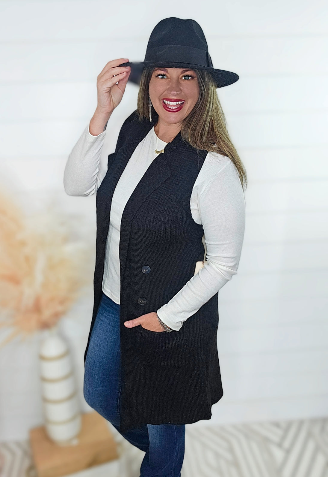 BLACK SLEEVELESS LONG SWEATER VEST