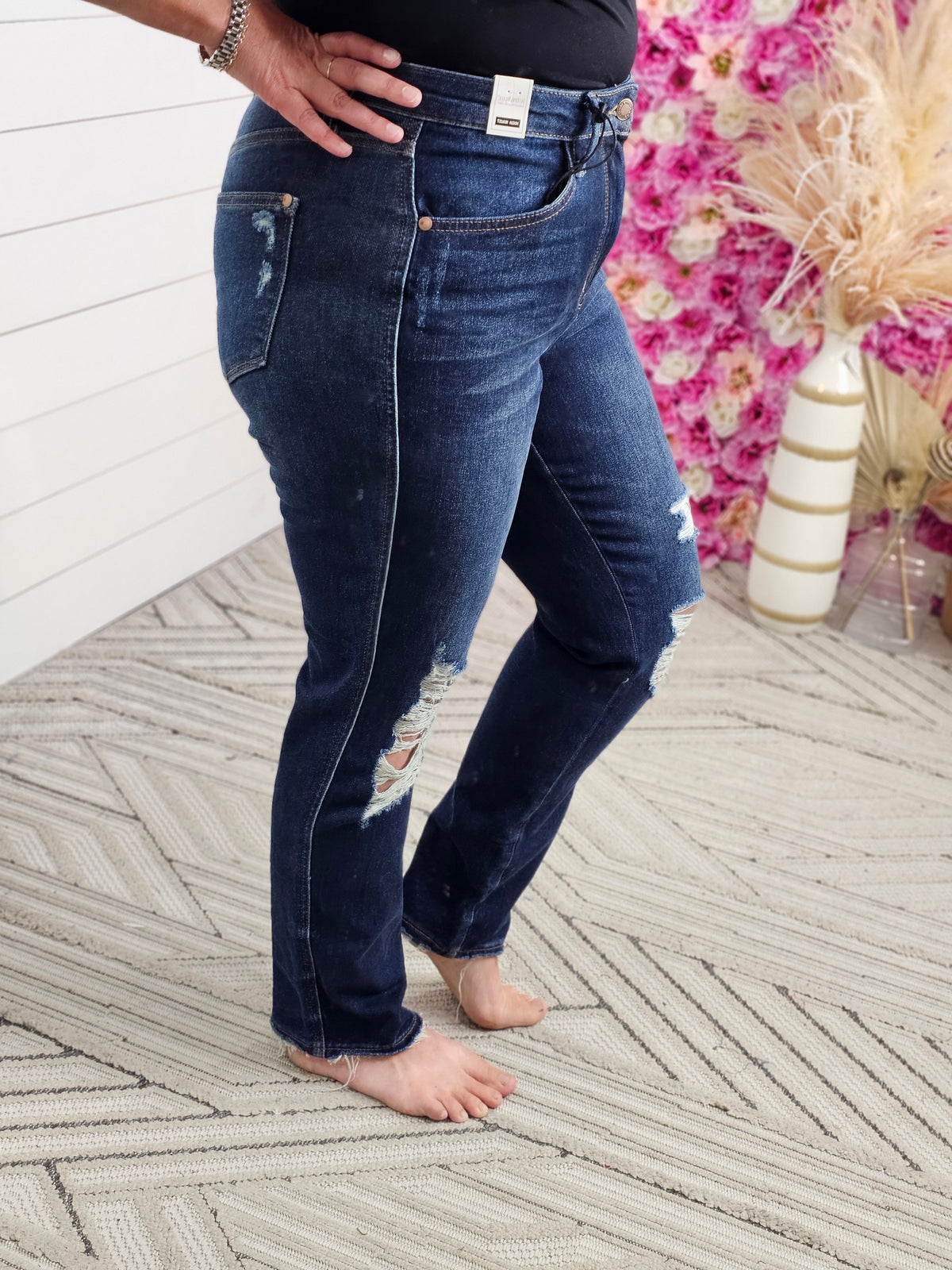 JUDY BLUE HIGH WAIST RIGID MAGIC DISTRESSED STRAIGHT JEAN