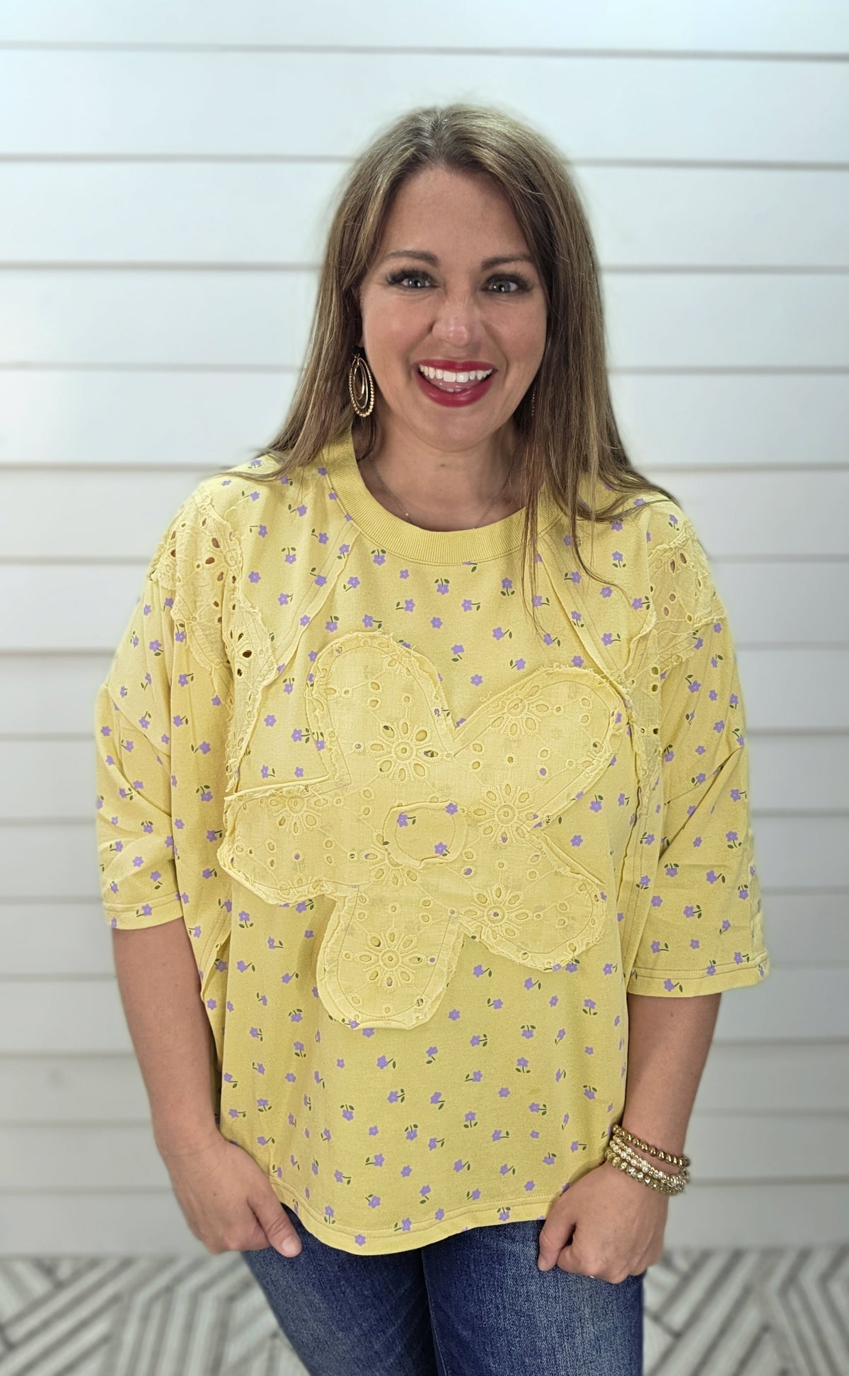 YELLOW FLORAL KNIT TOP W/ LACE FLOWER
