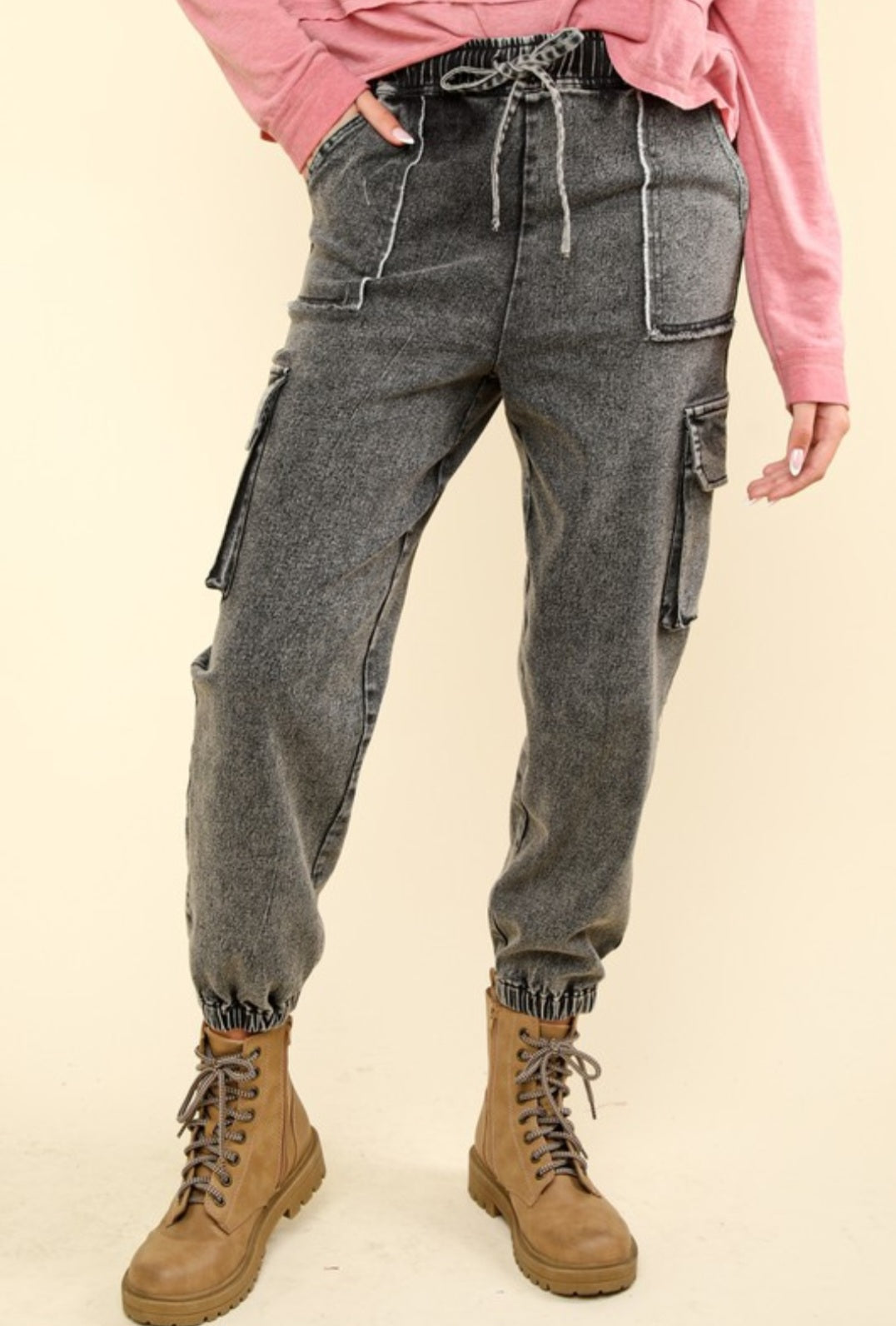 BLACK DENIM CARGO JOGGER