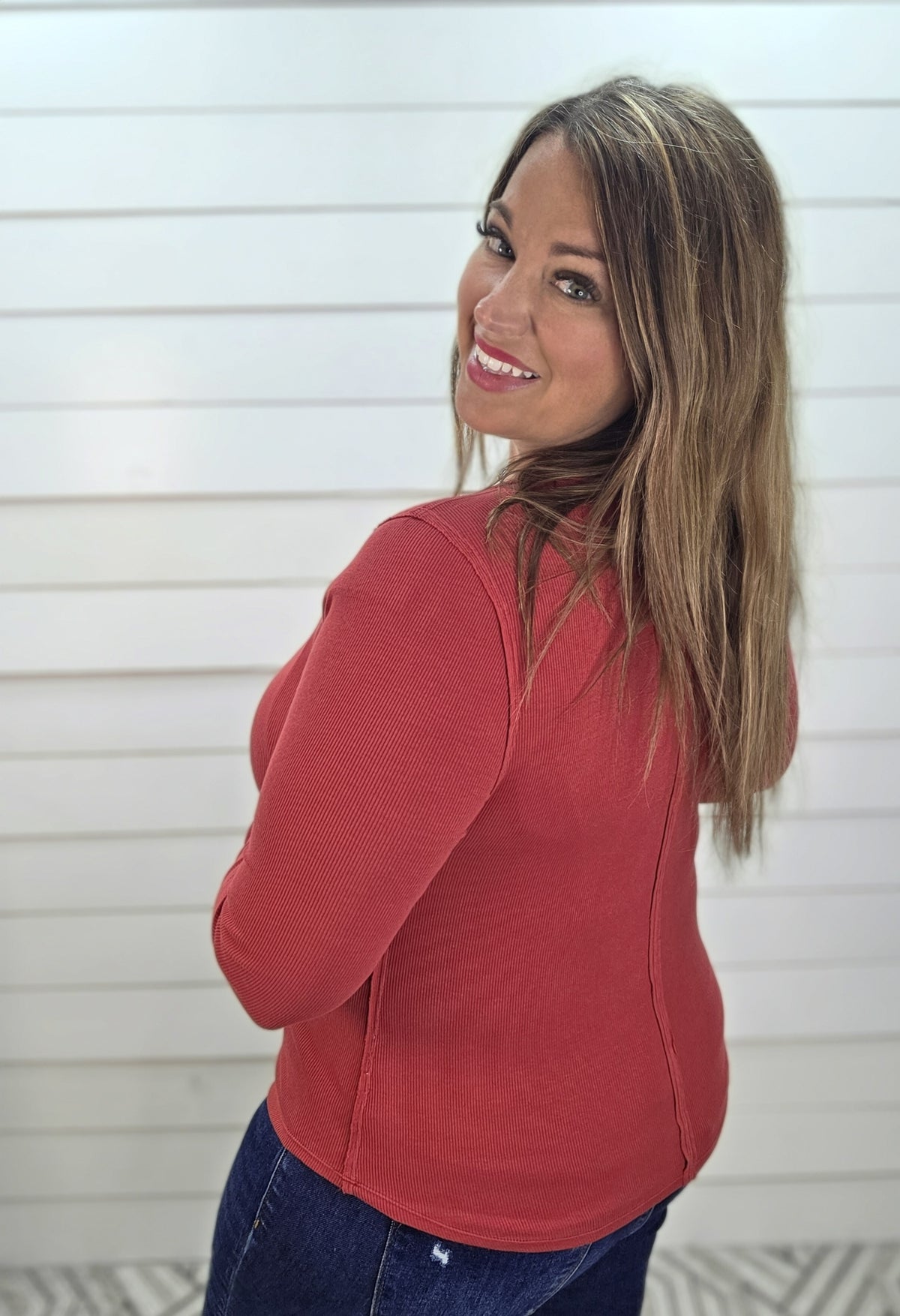 BURGUNDY FITTED HENLEY RIBBED KNIT TOP