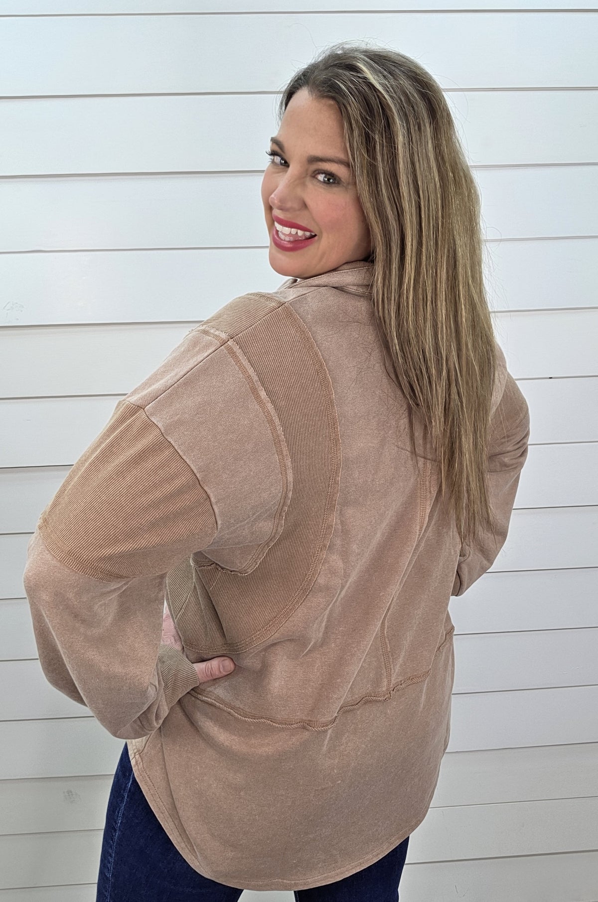 MOCHA MINERAL WASH V NECK PULLOVER