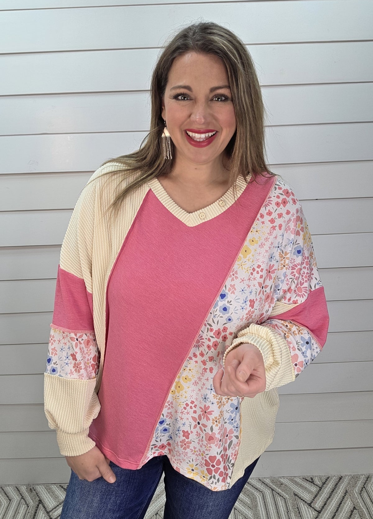 OATMEAL/PINK FLORAL COLORBLOCK BUTTON TRIM TOP