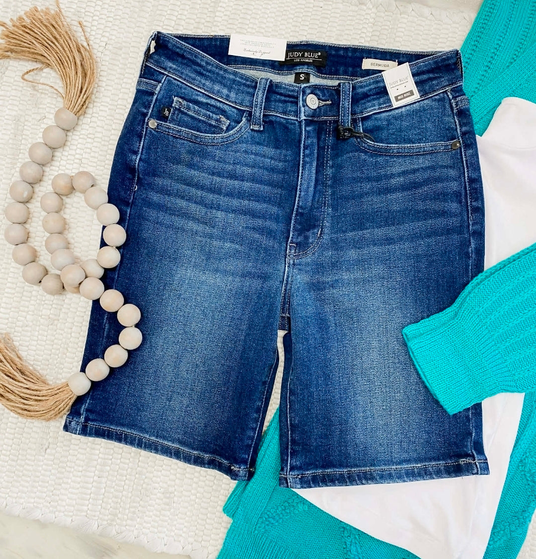 JUDY BLUE MID RISE BERMUDA