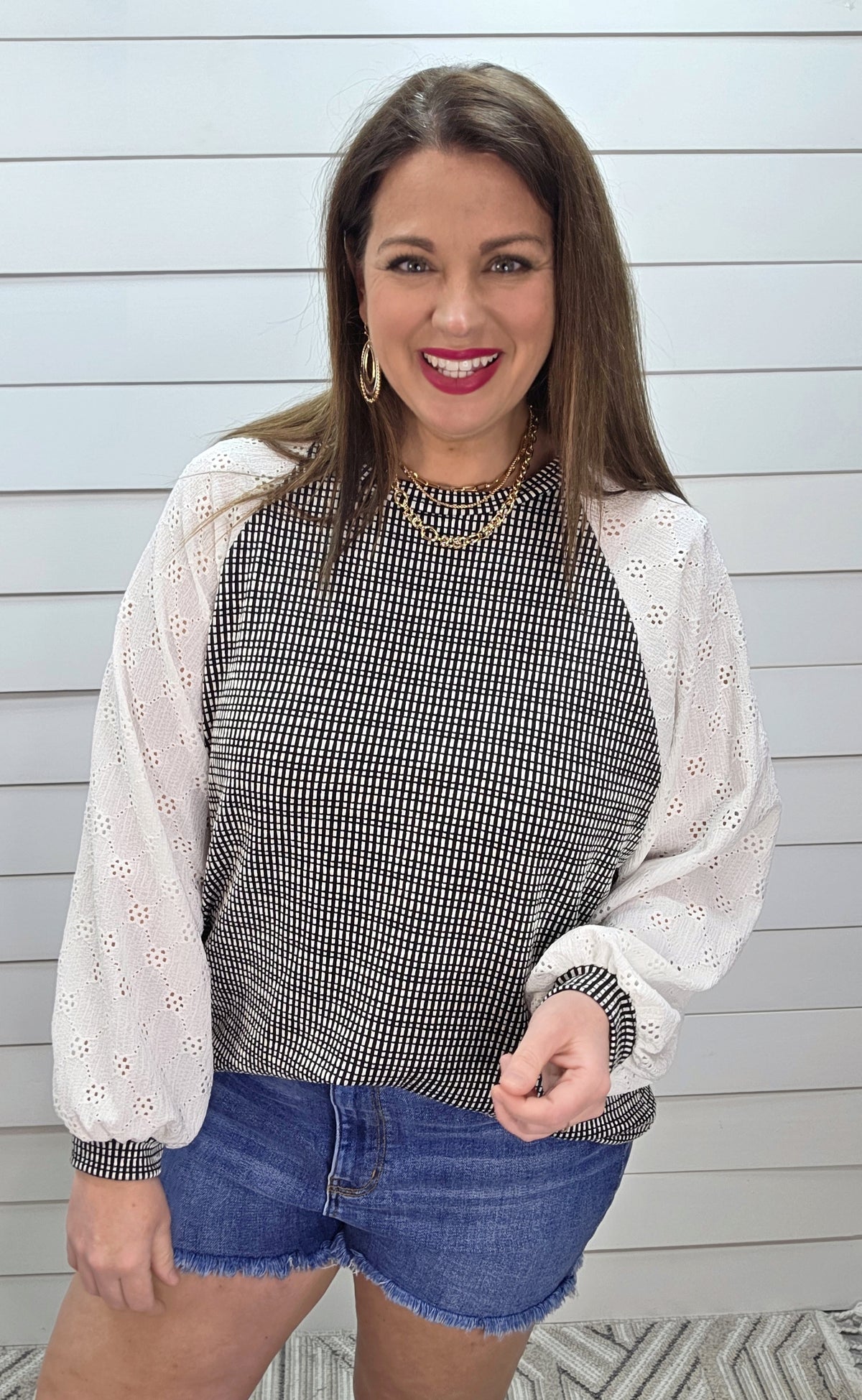 BLACK PRINTED KNIT TOP W/ CROCHET LACE SLEEVES