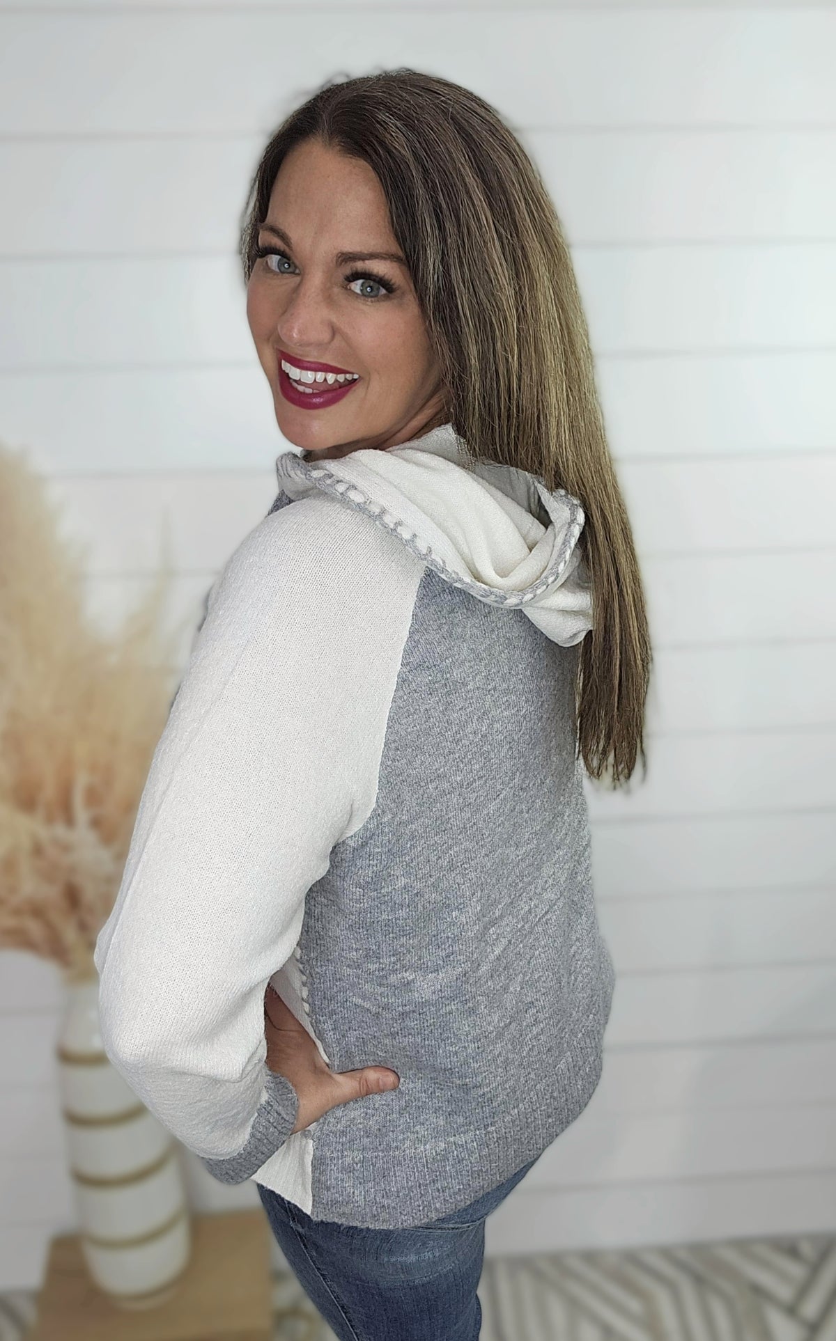 IVORY COLORBLOCK BLANKET STITCH HOODED SWEATER PULLOVER