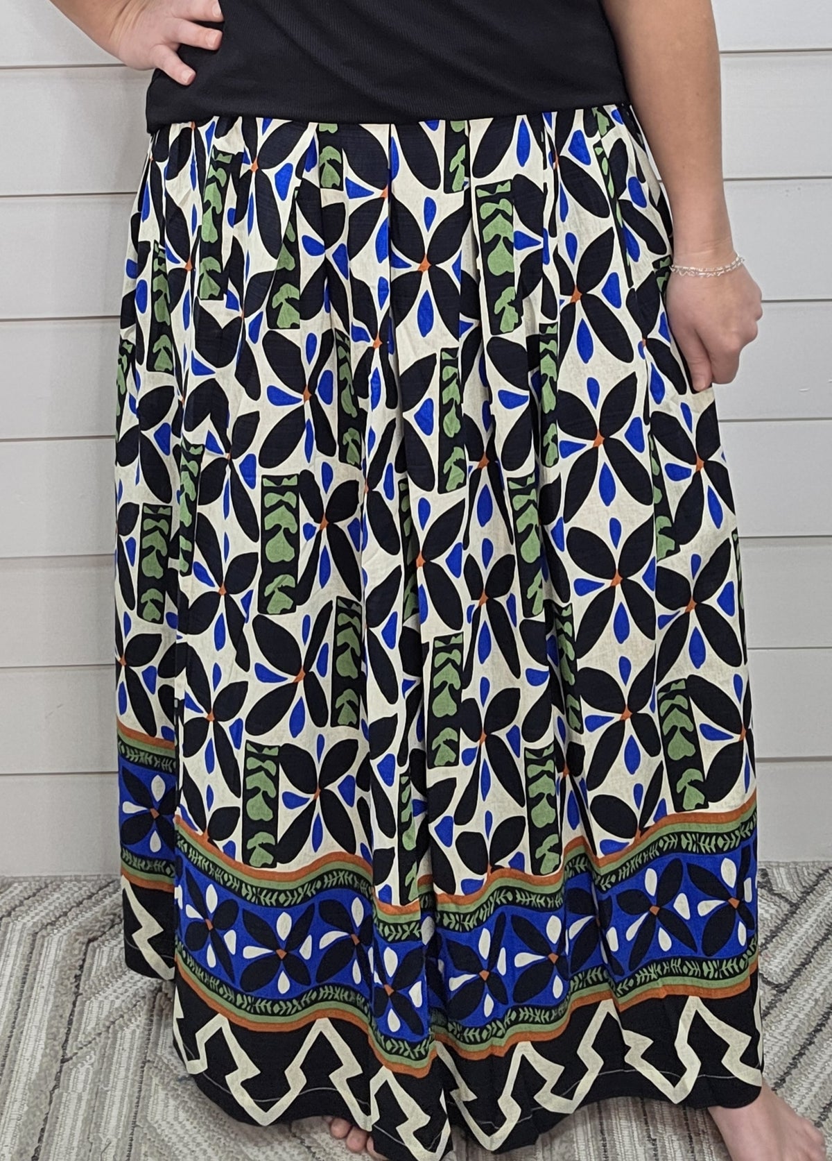 BLACK/BLUE PRINTED ELASTIC WAIST MAXI SKIRT