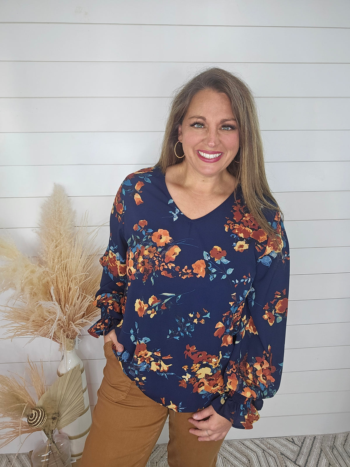 NAVY FLORAL WOVEN TOP W/ SMOCKED CUFF SLEEVES