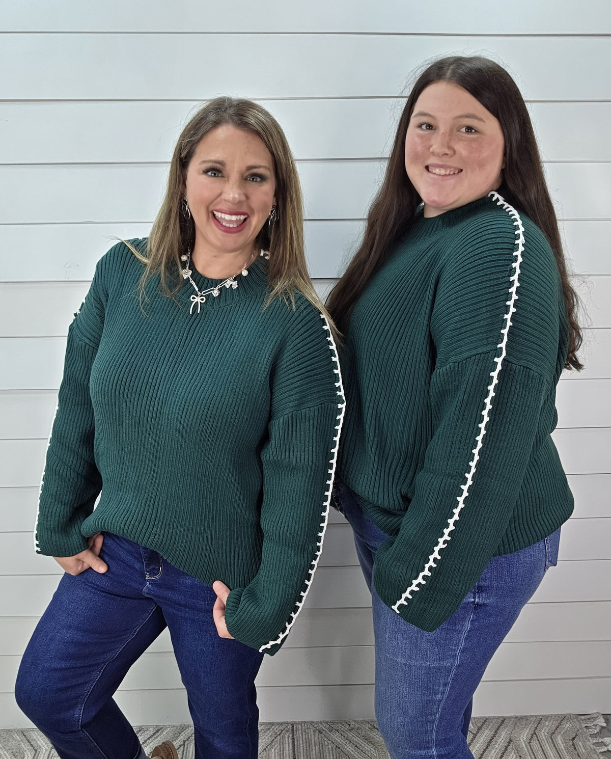 HUNTER GREEN/ WHITE STITCH LOOSE FIT SWEATER