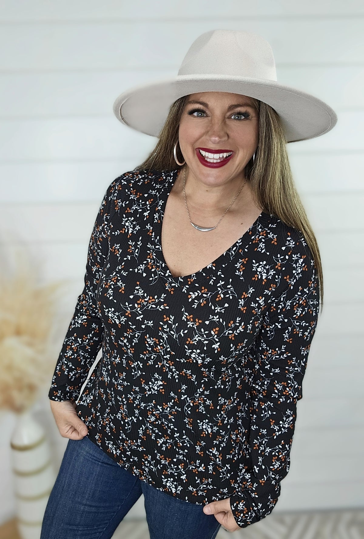 BLACK RIBBED TEXTURED RUST FLORAL V NECK TOP