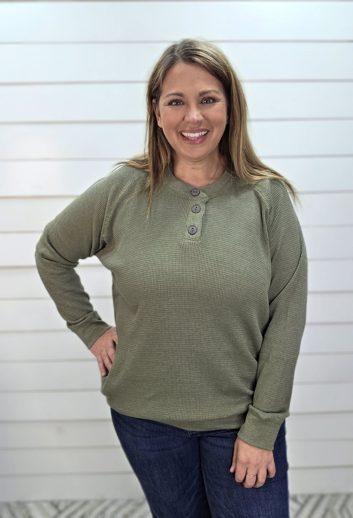 OLIVE WAFFLE TEXTURED BUTTON HENLEY KNIT TOP