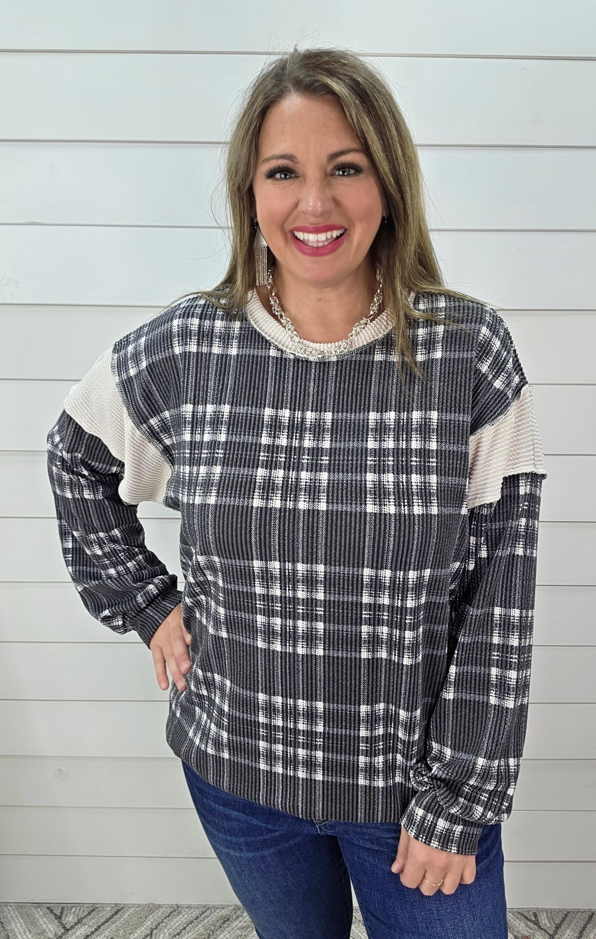 CHARCOAL PLAID RAISED RIBBED KNIT TOP