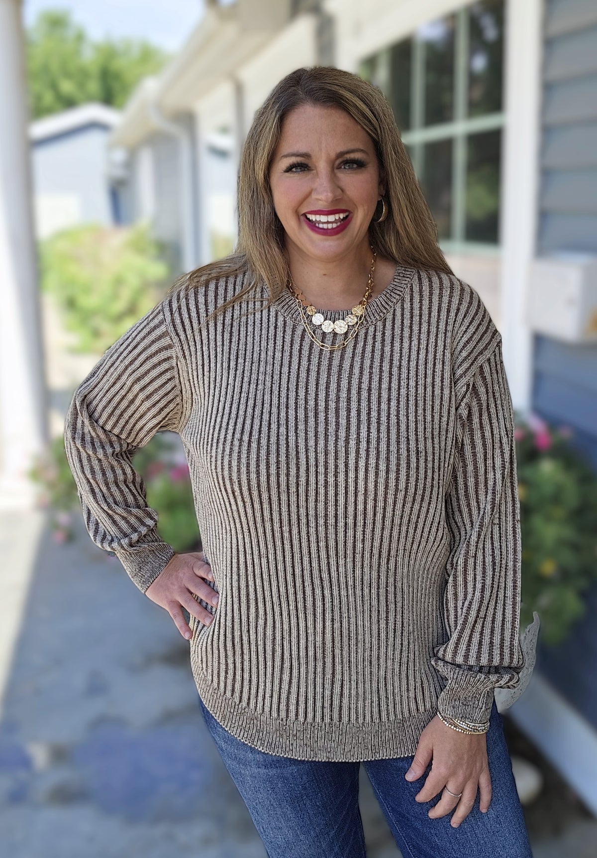 BROWN TWO TONE CURVED HEM SWEATER
