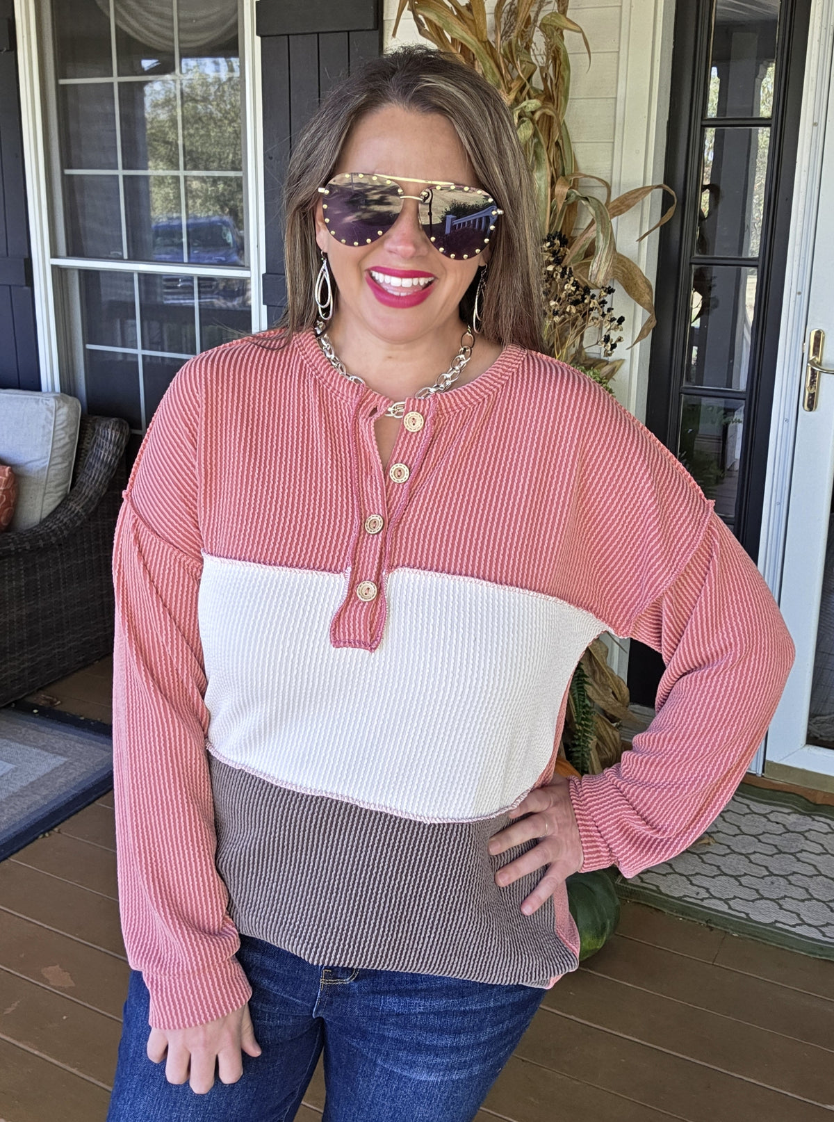 ROSE MAUVE/CREM/CHOCOALTE RAISED RIBBED COLORBLOCK HENLEY KNIT TOP