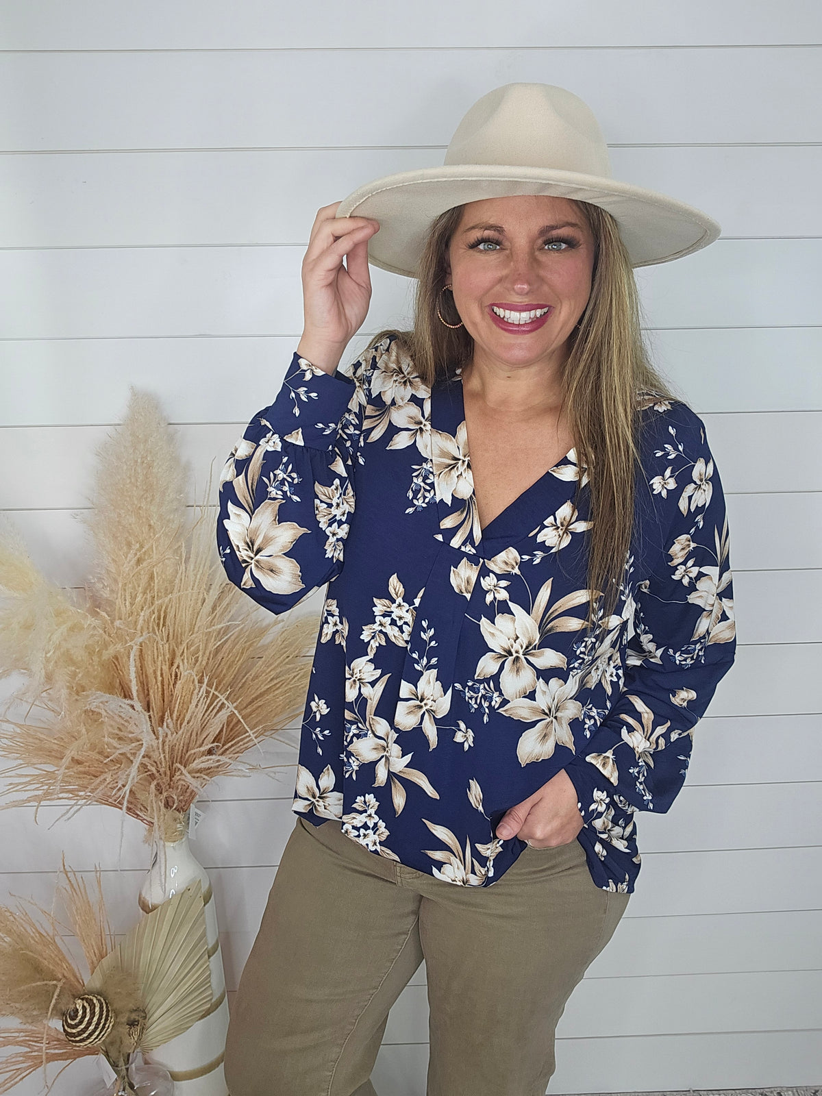 NAVY/TAUPE V NECK LONG SLEEVE KNIT TOP